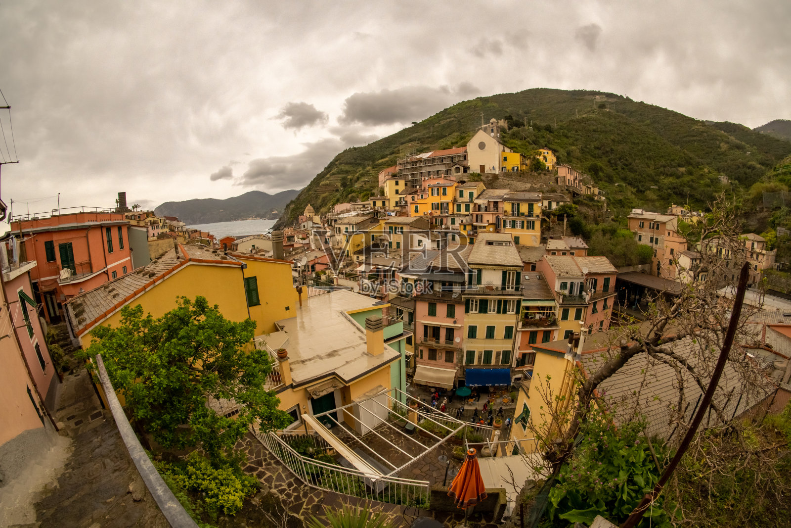 意大利，利古里亚，拉斯佩齐亚，莱万托，5地，Vernazza港口及其船只照片摄影图片