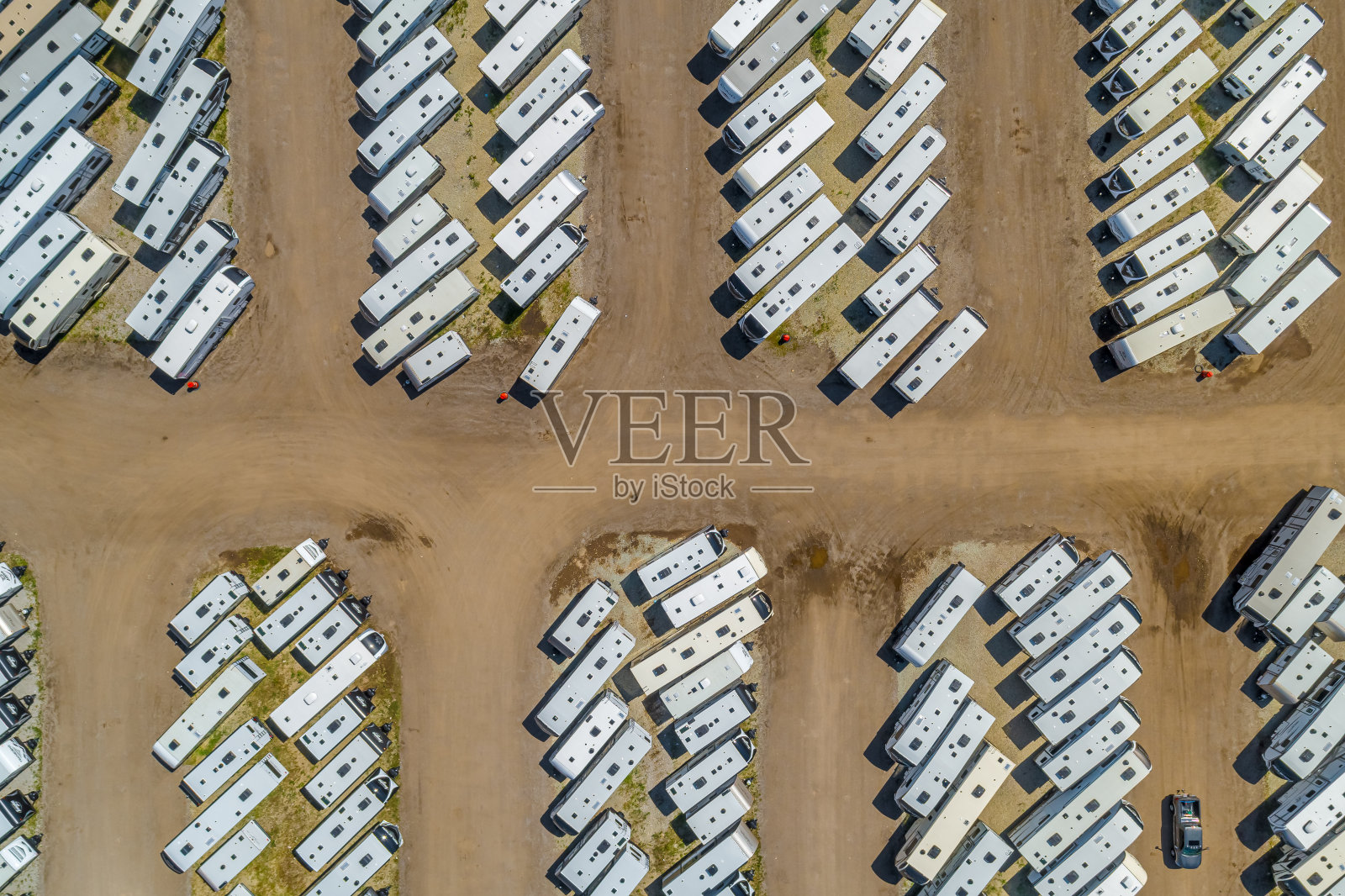 鸟瞰新房车库存地段照片摄影图片