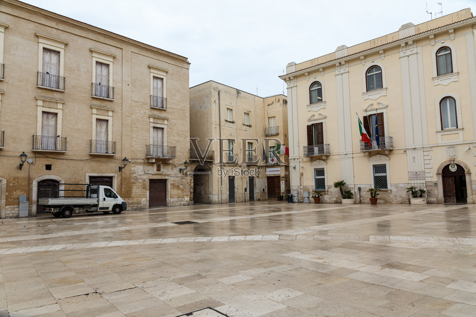 巴里老城的一个广场照片摄影图片