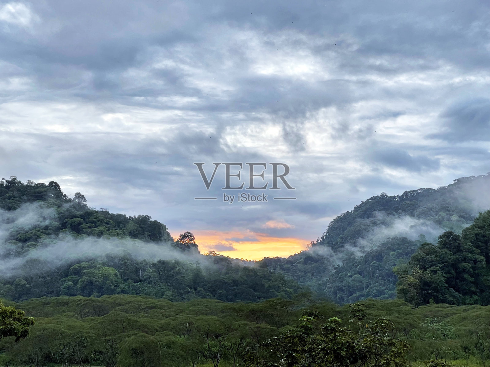 戏剧性的萨瓦格雷河日落景观，哥斯达黎加照片摄影图片