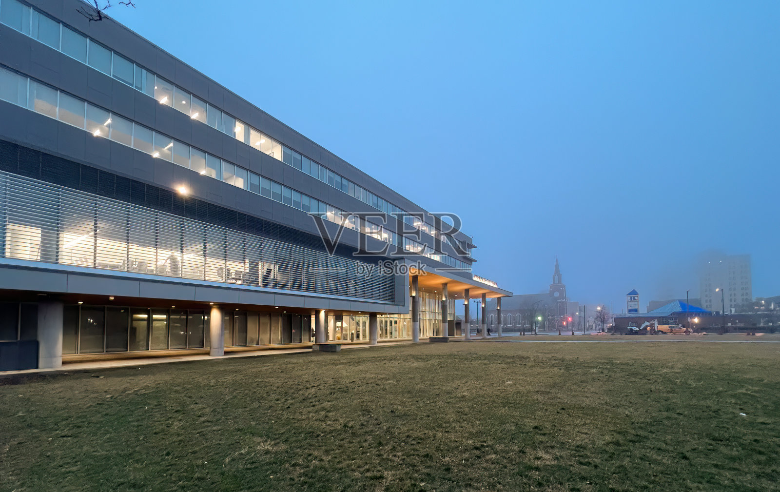 温莎市政厅-雾蒙蒙的早晨照片摄影图片