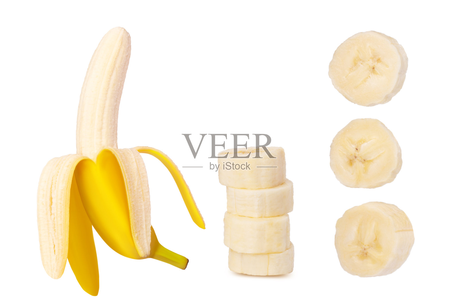 一组香蕉，整根，去皮，切碎。孤立在白色背景上。照片摄影图片