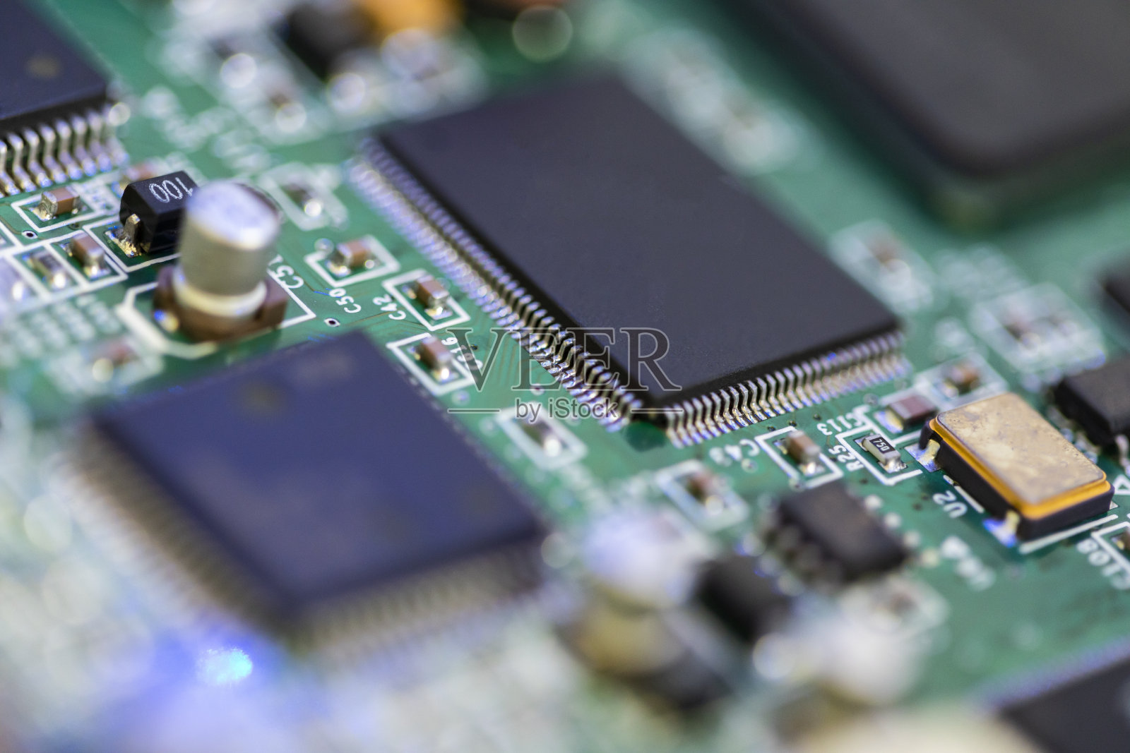 电路板上的计算机芯片照片摄影图片