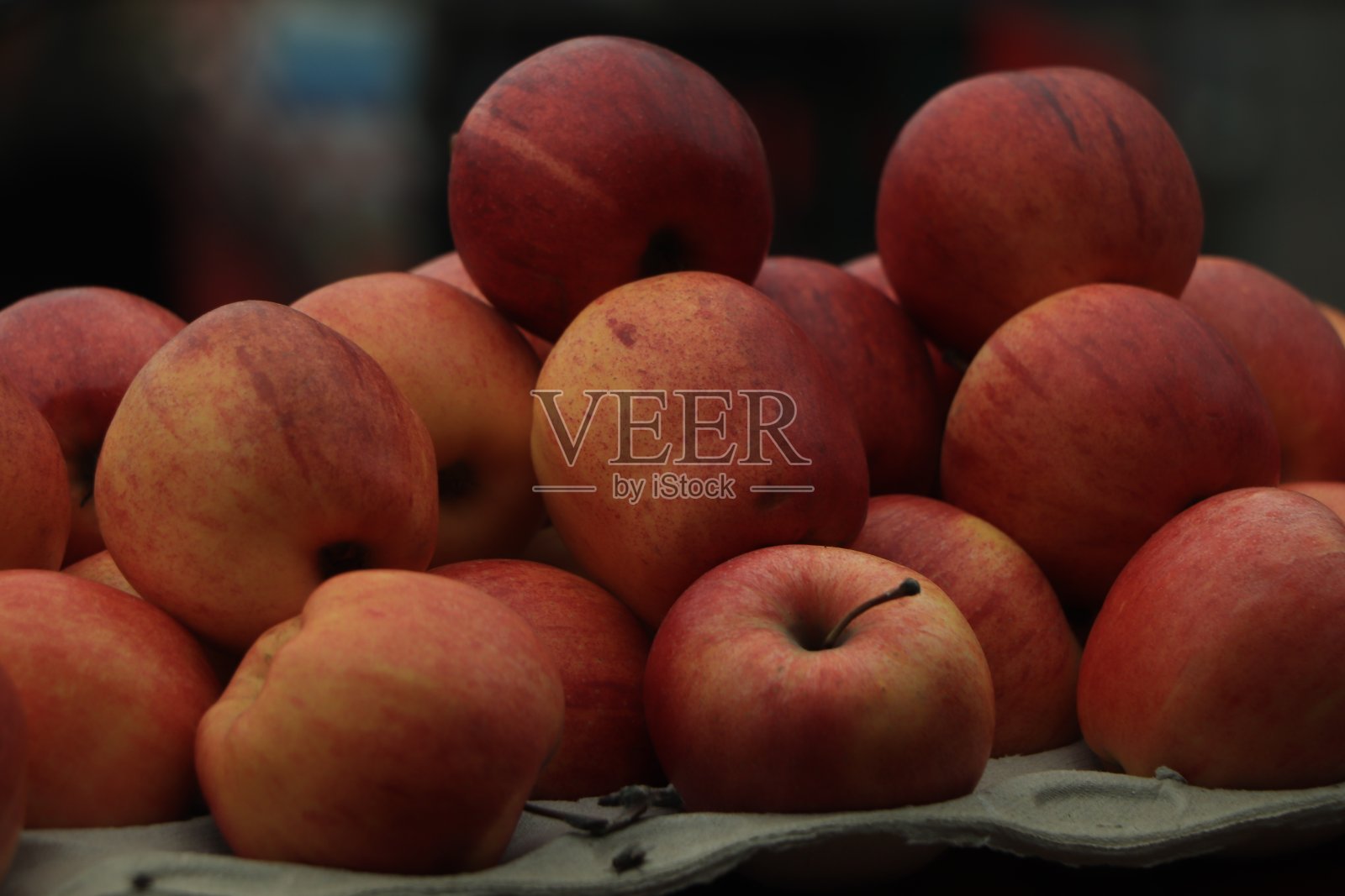 新鲜苹果在市场特写背景照片摄影图片