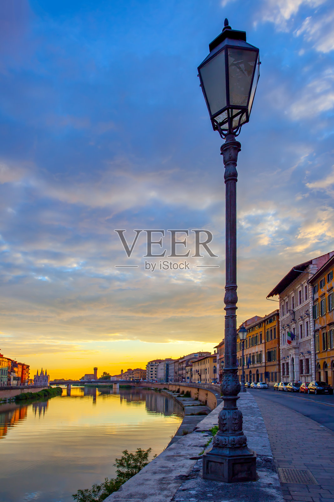 日落时分的比萨照片摄影图片