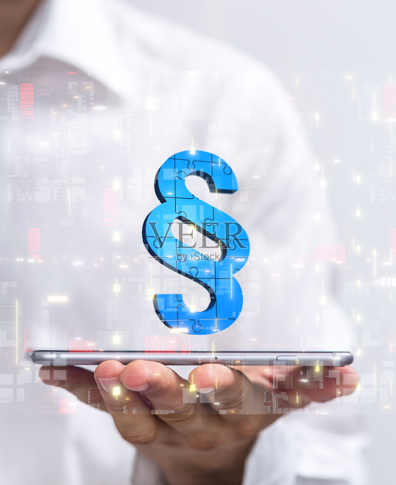 一个人的手在蓝色段落图标下拿着手机的垂直镜头照片摄影图片