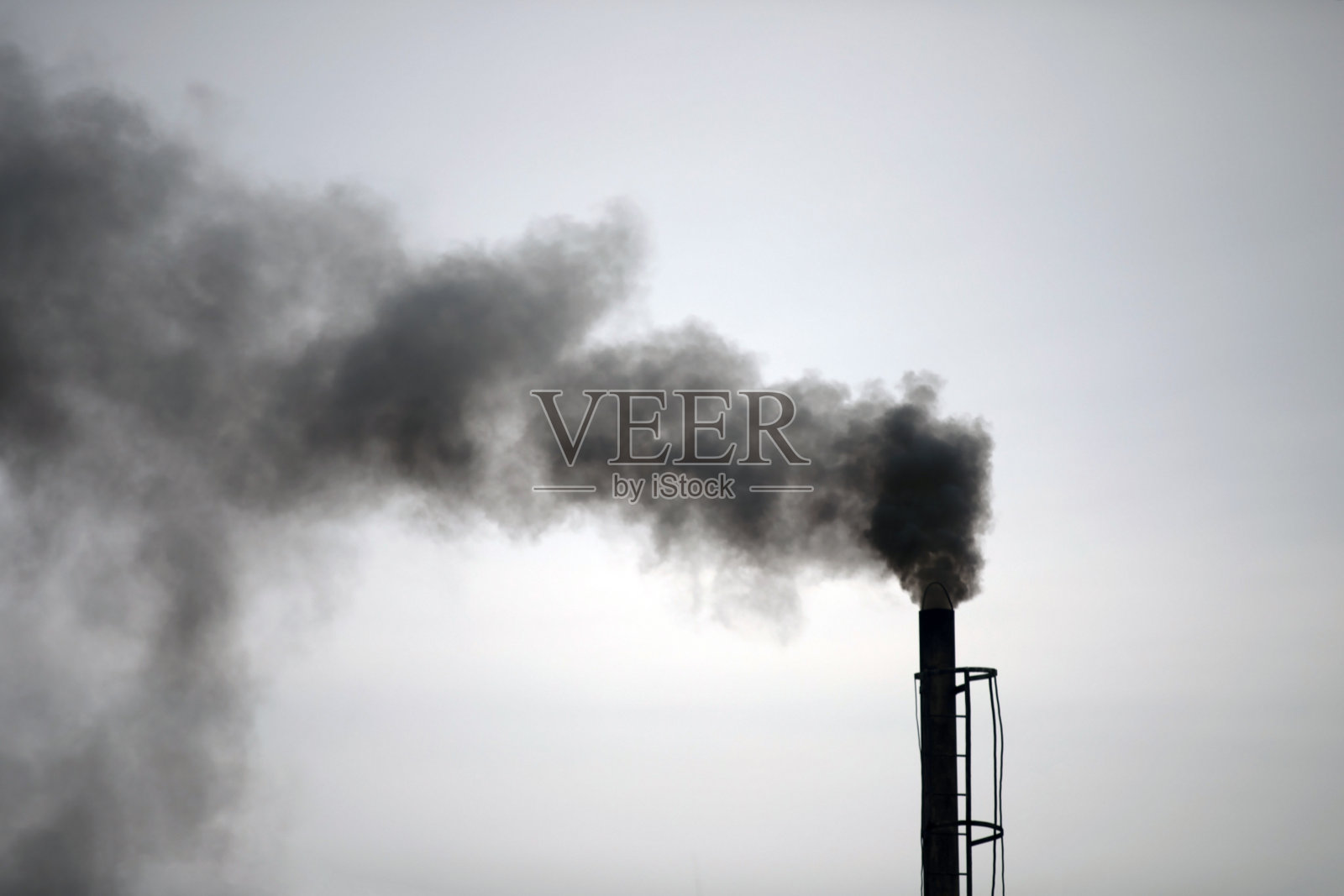 烟囱冒出的烟，对人体和环境有害，有剧毒照片摄影图片