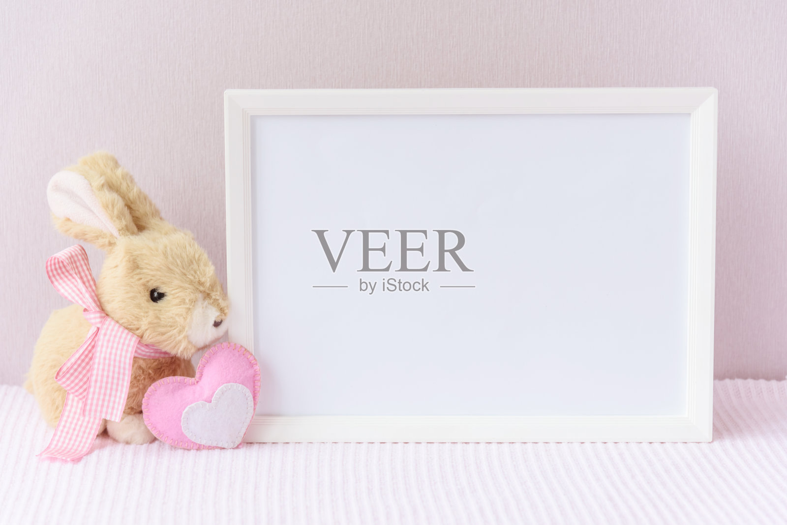 复活节模型水平白色框架与兔子照片摄影图片