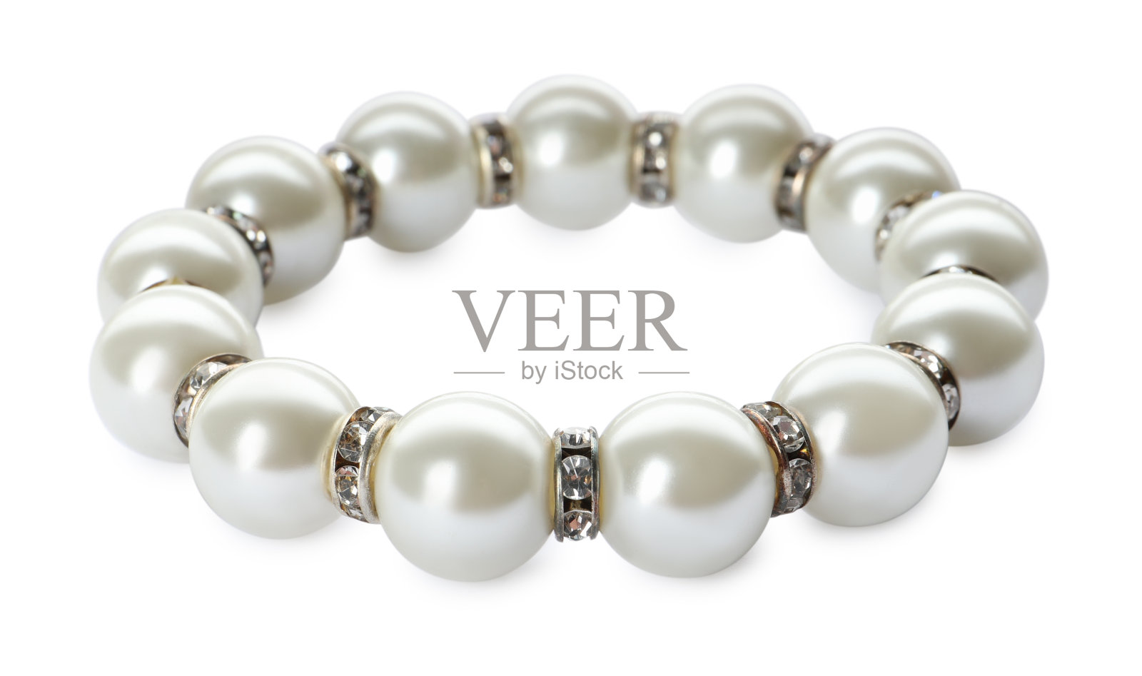 优雅的珍珠手镯孤立在白色。奢华的珠宝照片摄影图片