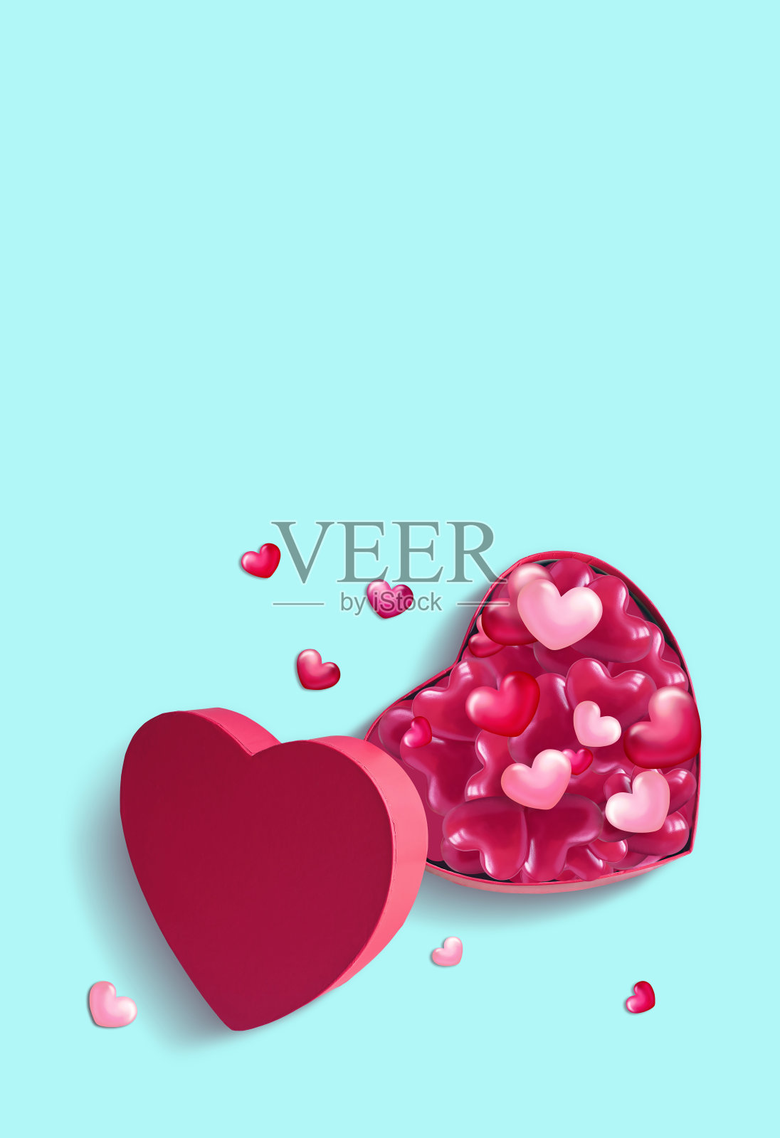 打开粉色心形礼盒，蓝色背景上有心形图案。为情人节设计照片摄影图片