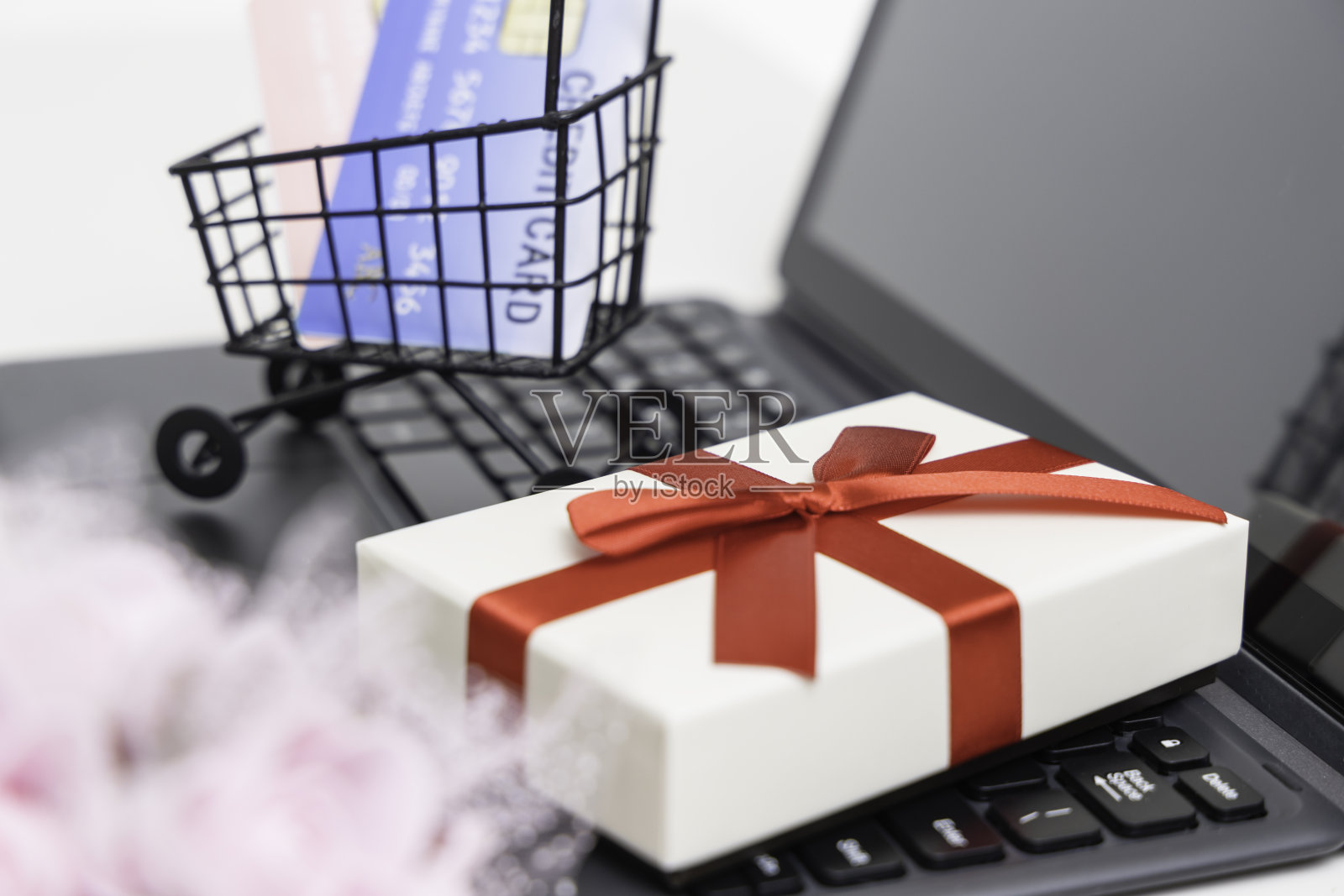 网上购物形象与信用卡照片摄影图片