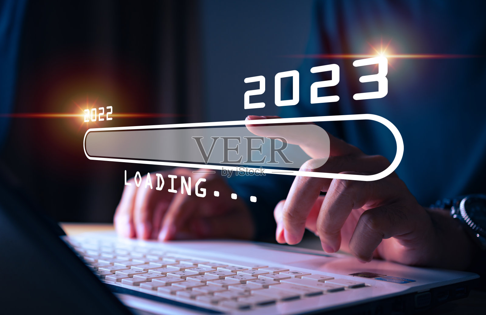 从2022年到2023年的虚拟屏幕，商人手触摸和指向加载条2023年，商人计划和增加他的业务的积极指标，成长的商业理念。照片摄影图片