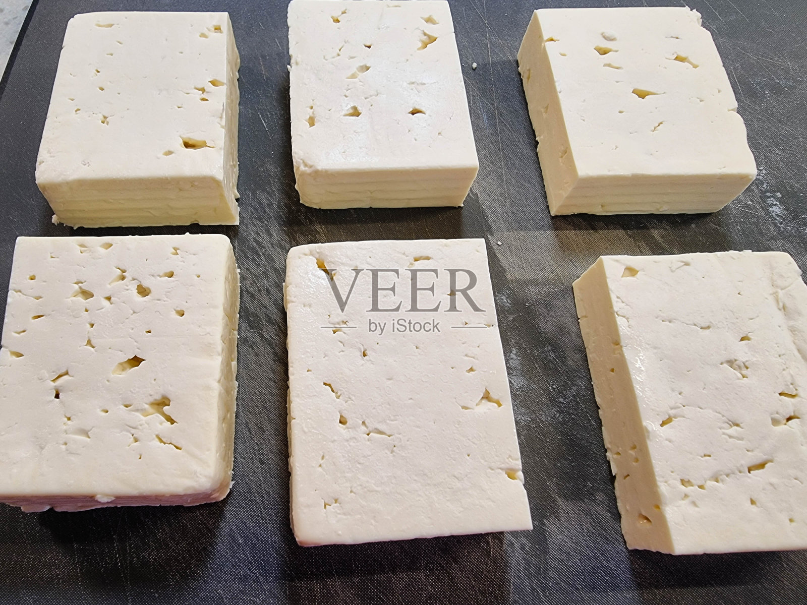 桌上奶酪的高角度视图照片摄影图片