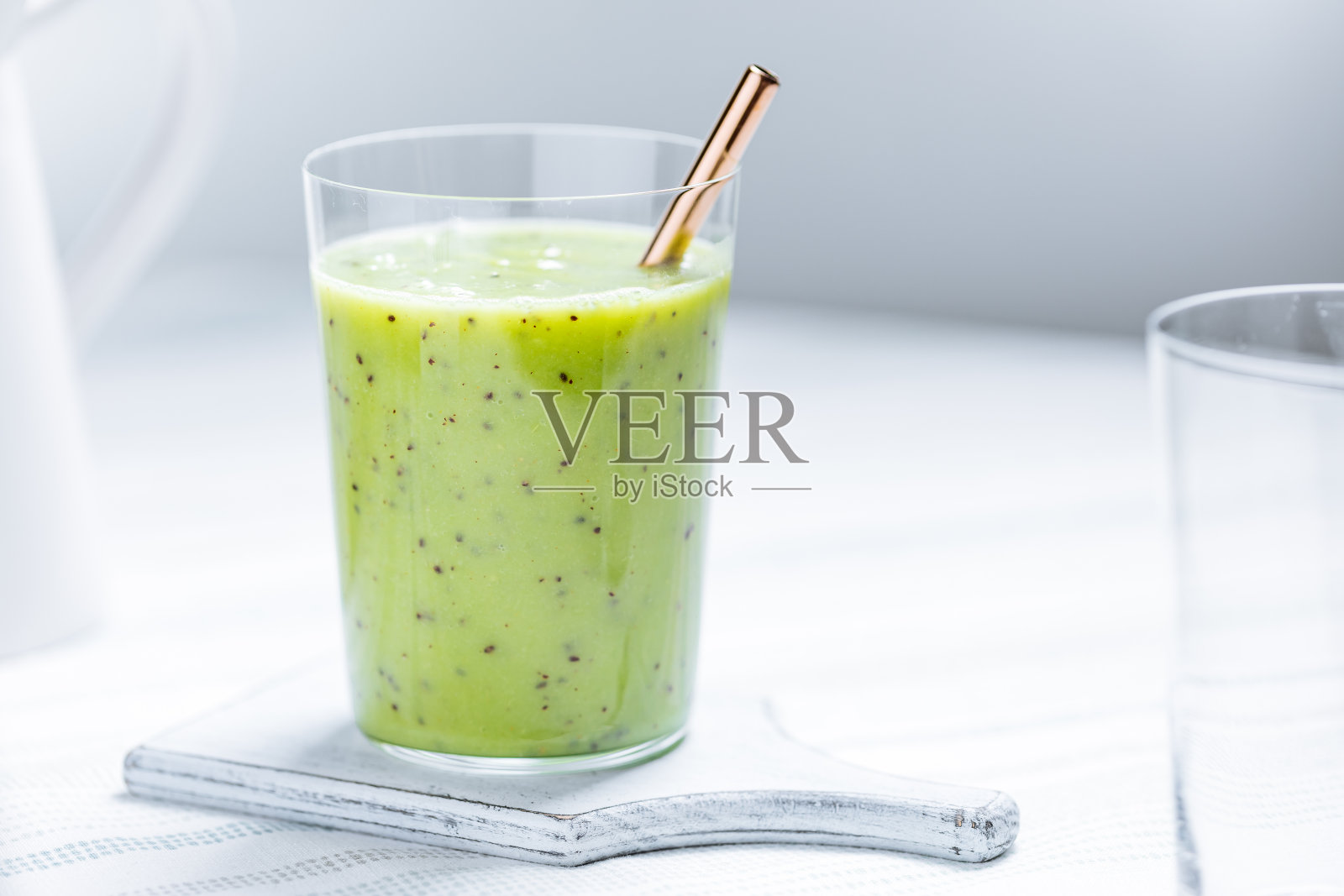 绿色猕猴桃鳄梨冰沙饮料照片摄影图片