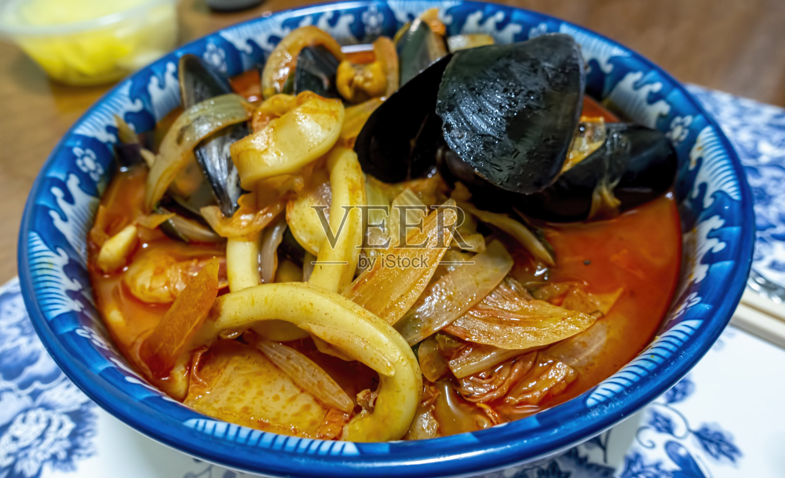 韩国Champong (Jjamppong)海鲜面照片摄影图片