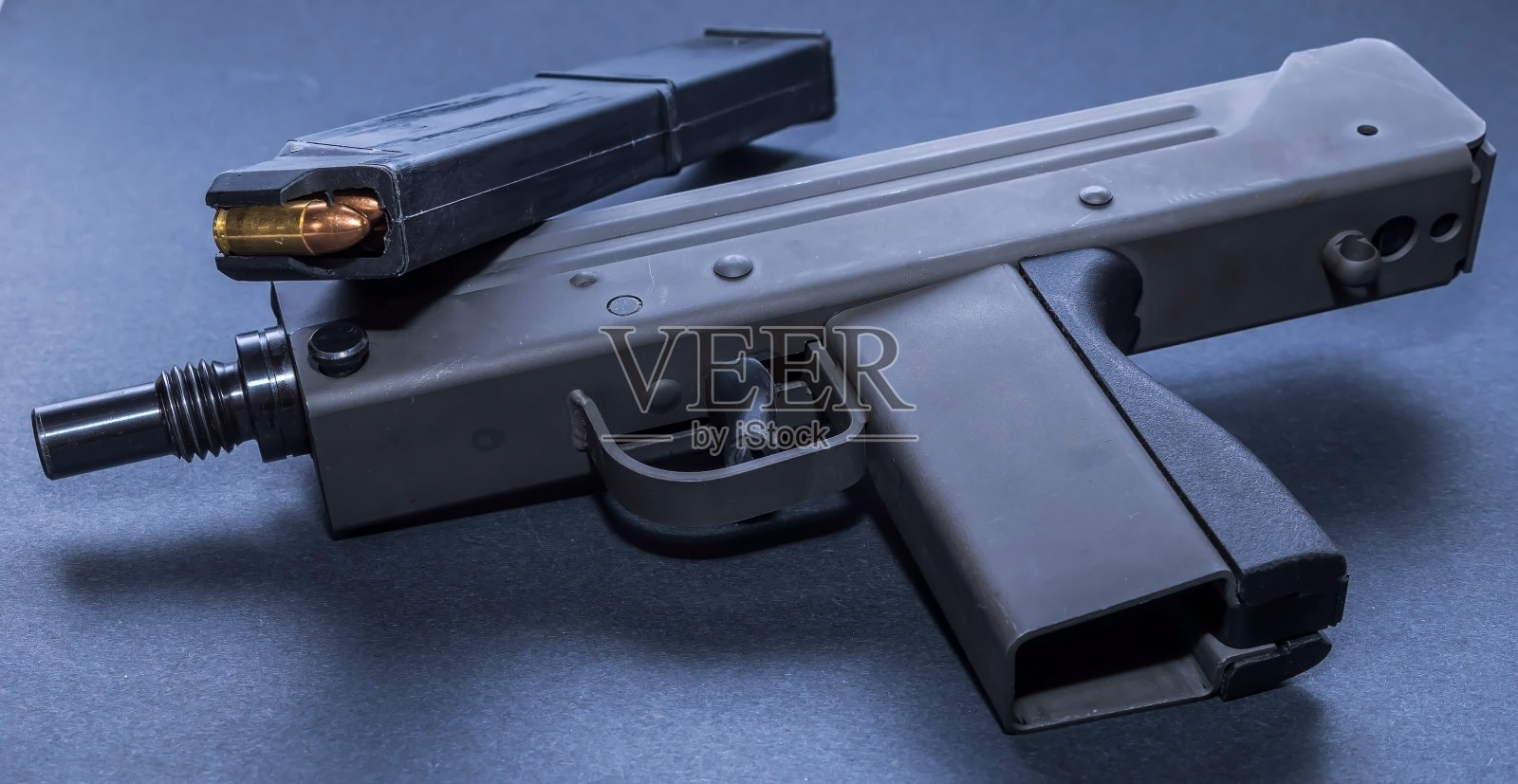 迷你机枪上的弹夹照片摄影图片