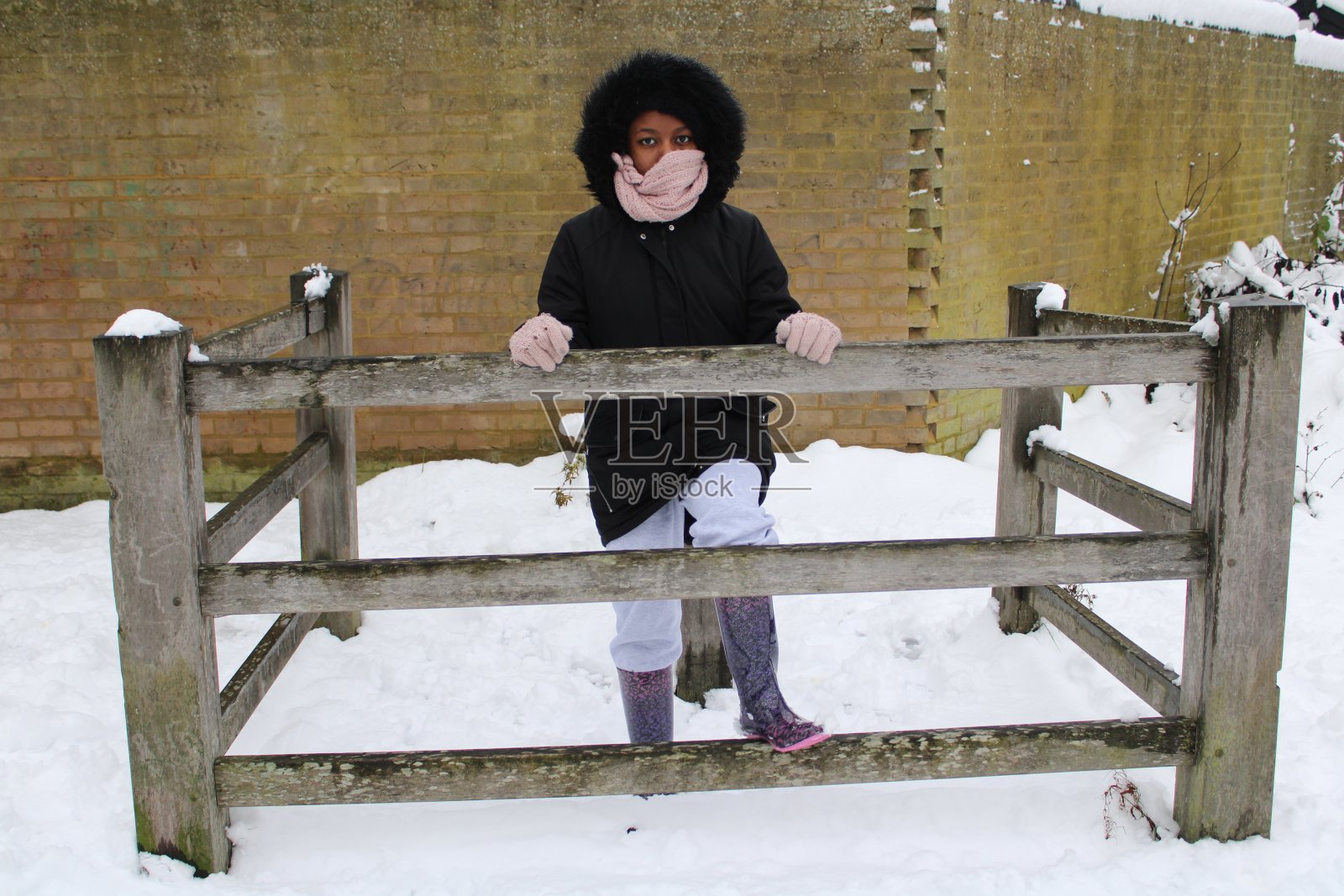 冬季天气下雪时间照片摄影图片
