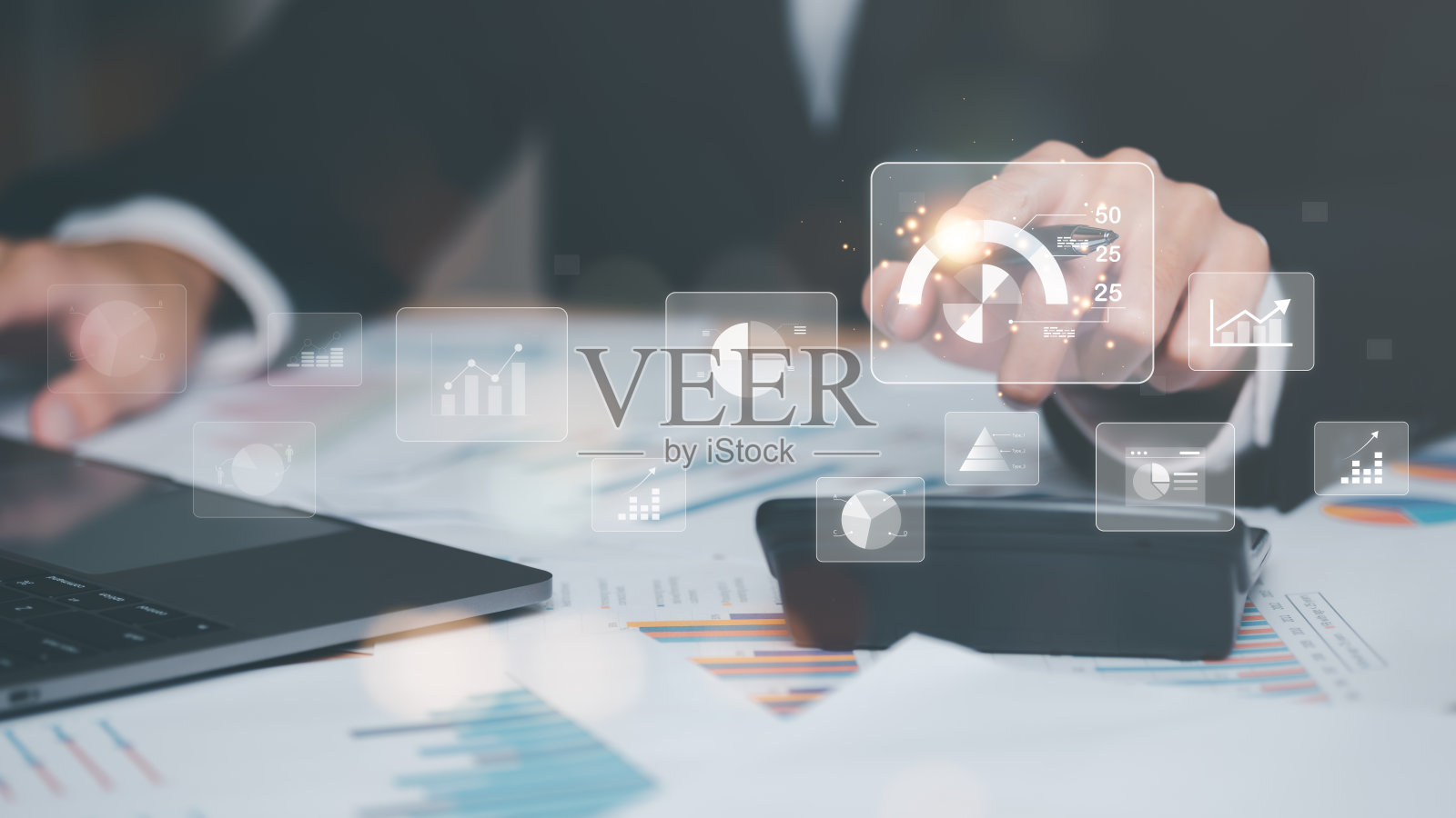 商人指向图标，业务统计图表报告，分析和改进公司战略，管理财务和营销文件，更新年度预算账目，公司增长数据。照片摄影图片