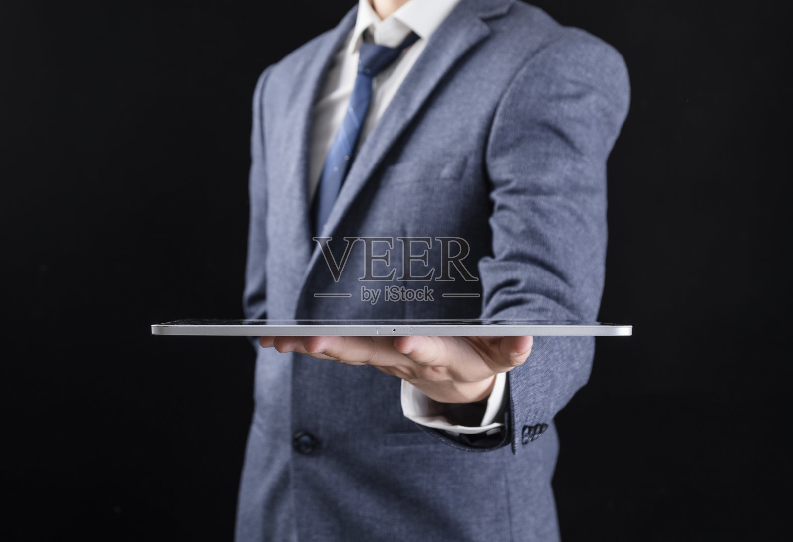 使用平板电脑的商务人士照片摄影图片