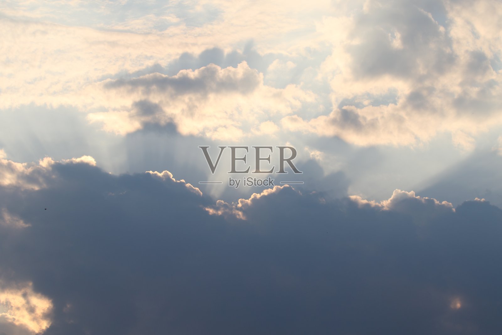 云在高空形成照片摄影图片