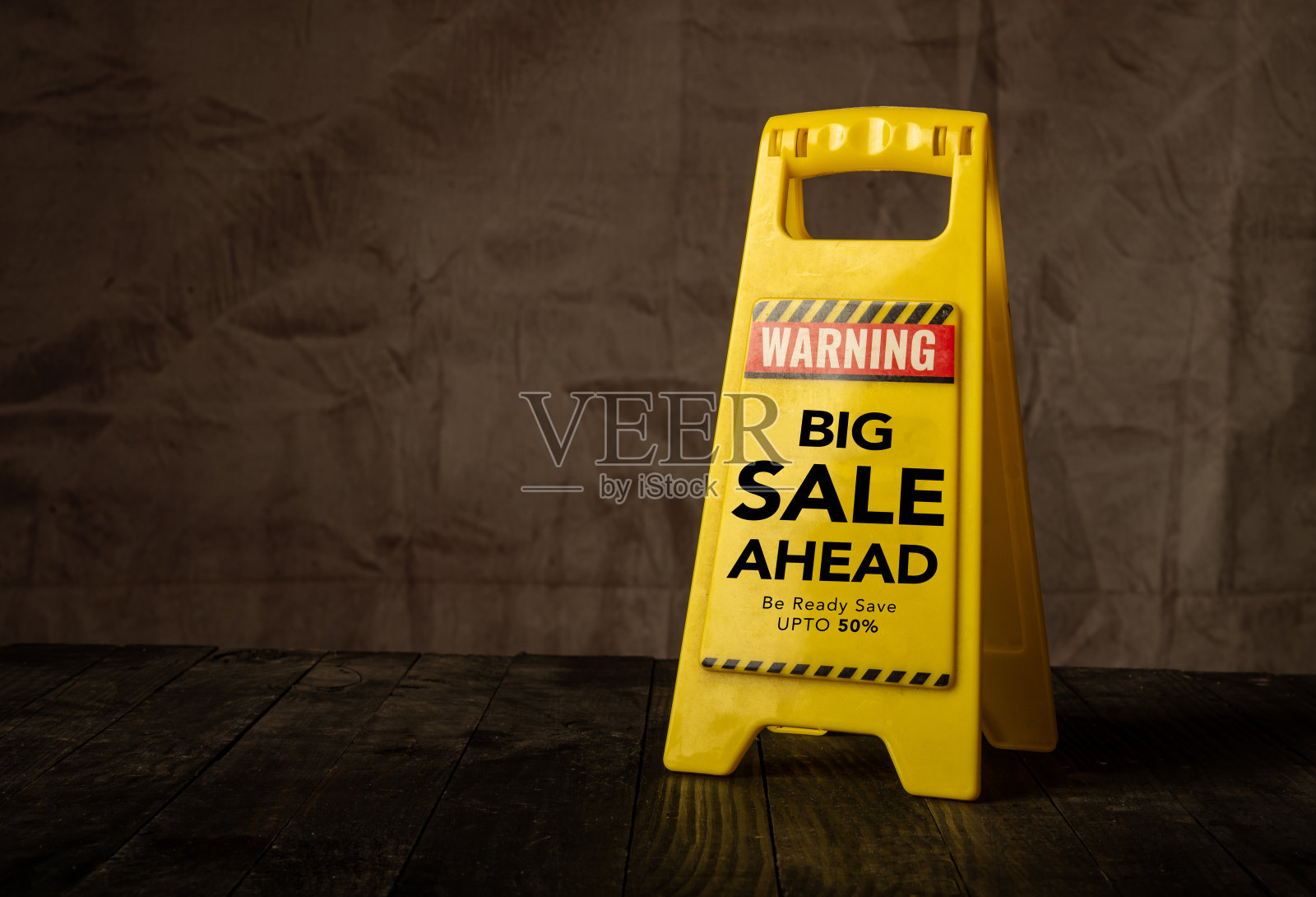 大甩卖提前促销概念与警告标志照片摄影图片