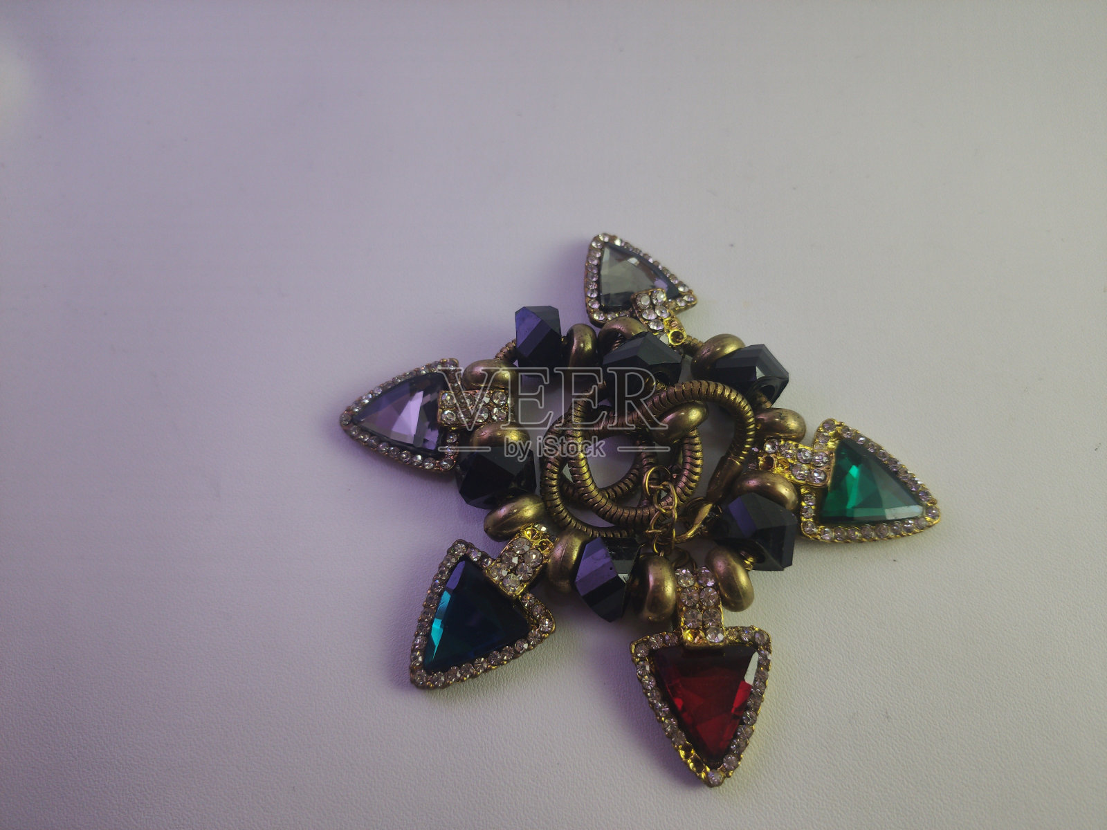 宝石项链，五点水晶项链照片摄影图片