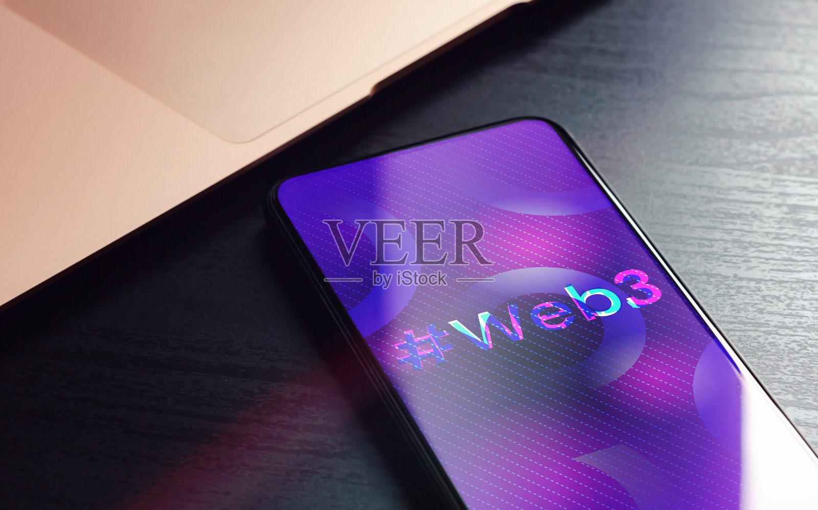 Web 3.0:未来的去中心化互联网，基于区块链技术的元宇宙、nft、DeFi和智能合约。探索移动设备上Web 3.0的可能性插画图片素材