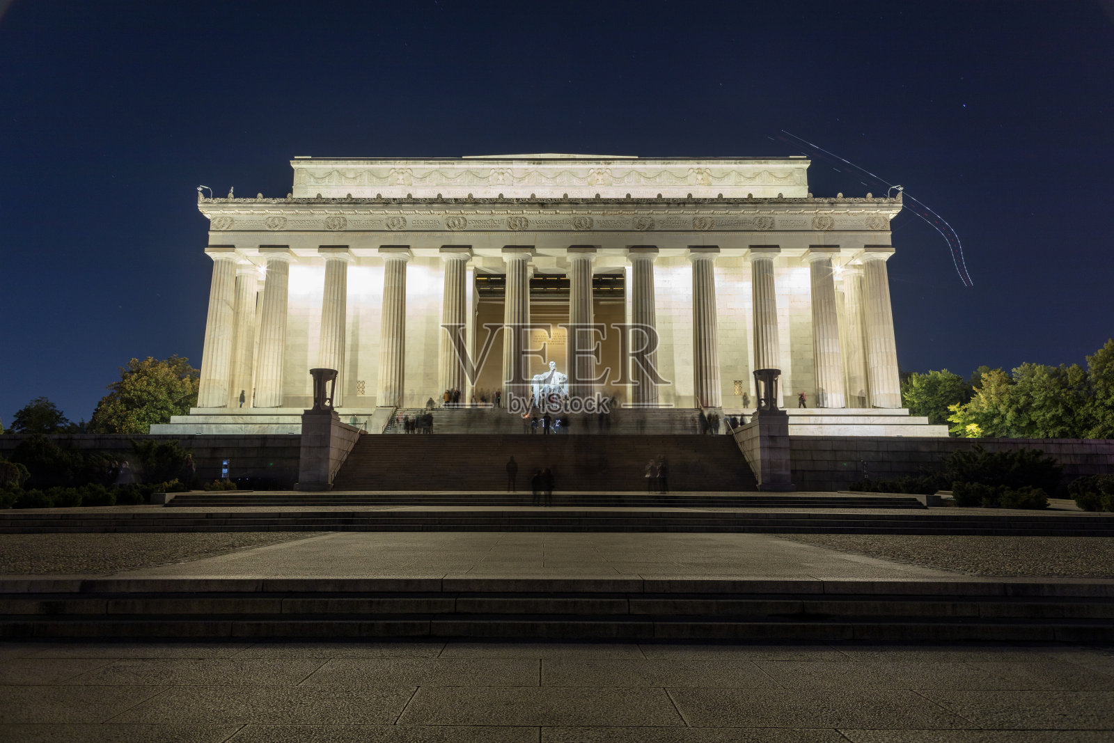 林肯纪念堂的游客-华盛顿特区-长时间曝光-秋夜照片摄影图片