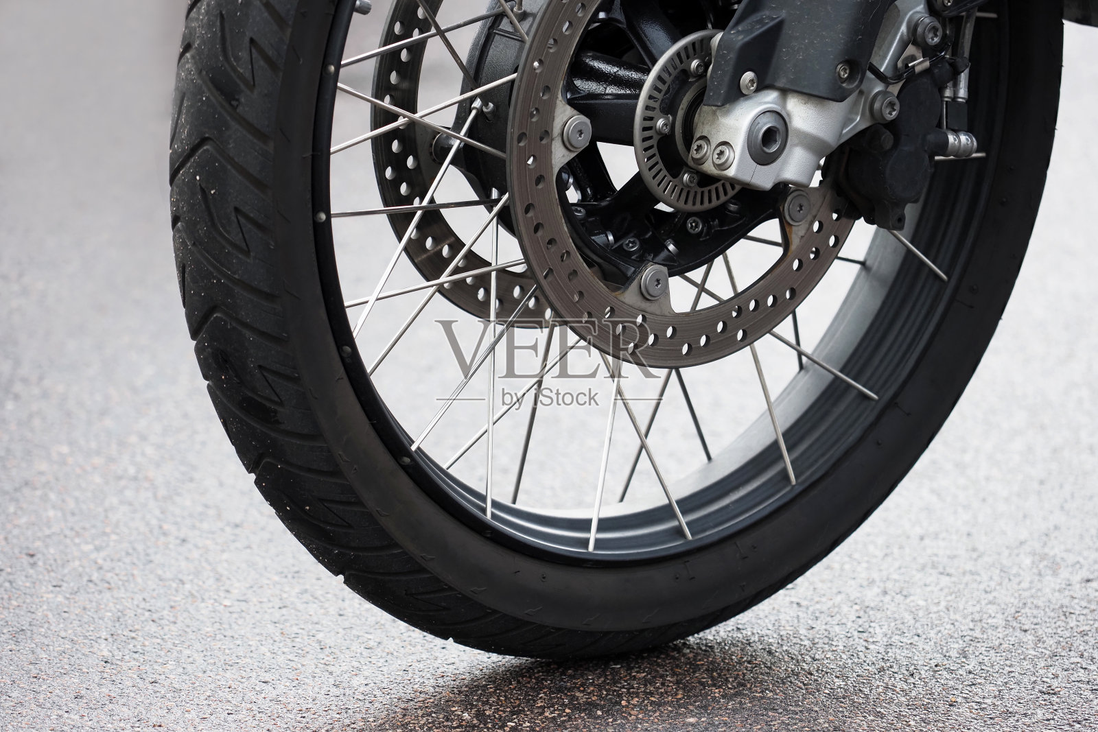 摩托车刹车背景的丢失。摩托车车轮照片摄影图片