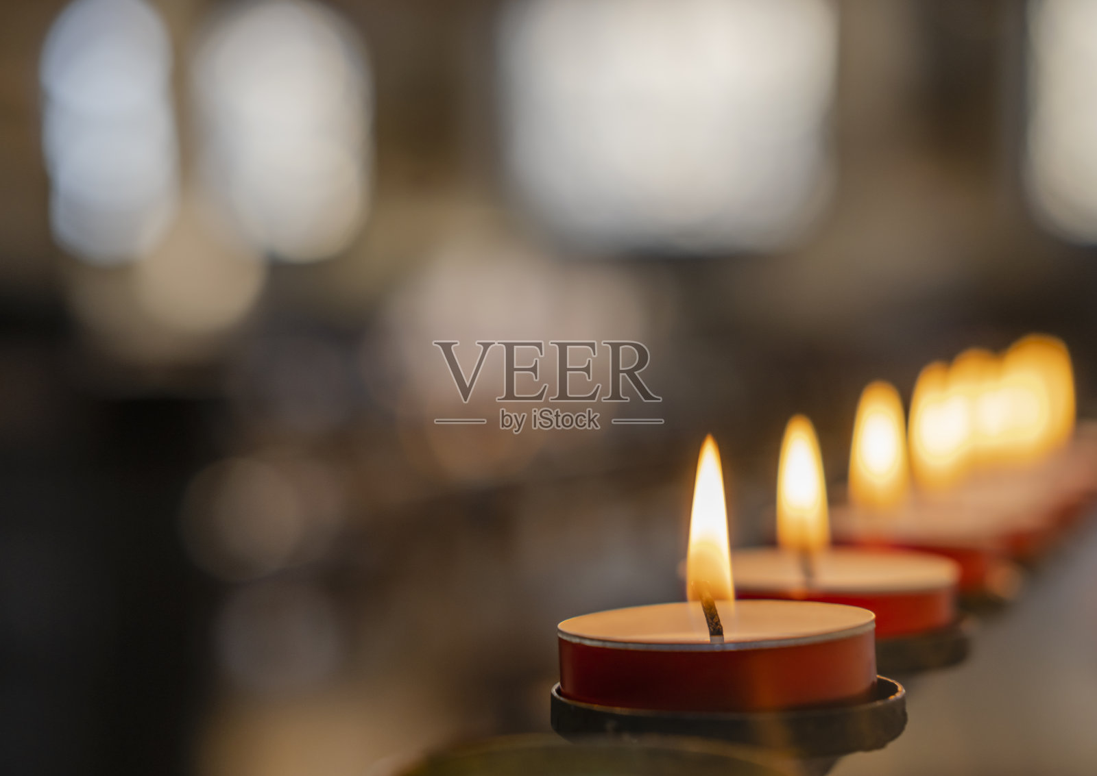 教堂蜡烛特写。照片摄影图片