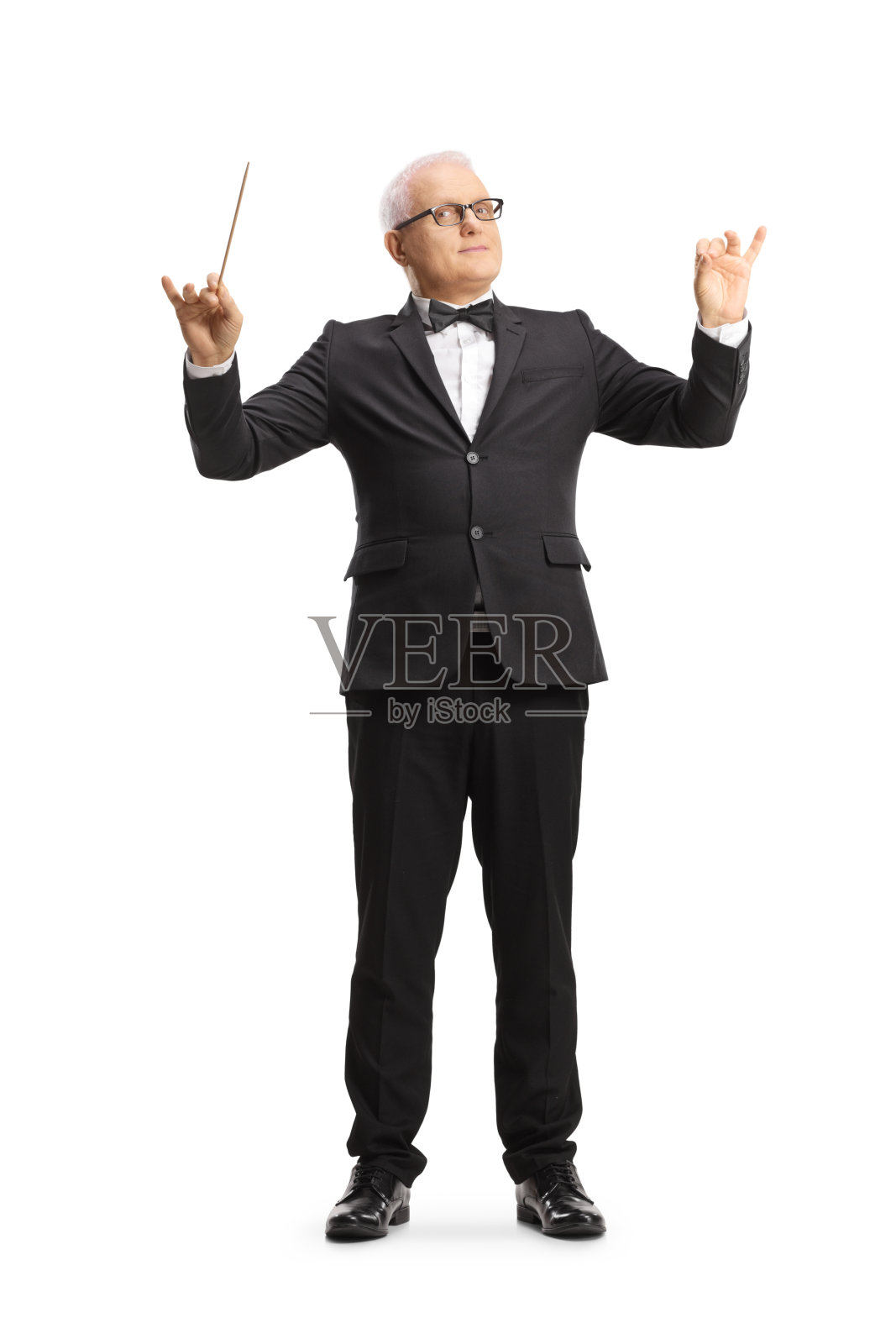 指挥演出的音乐指挥的全身肖像照片摄影图片