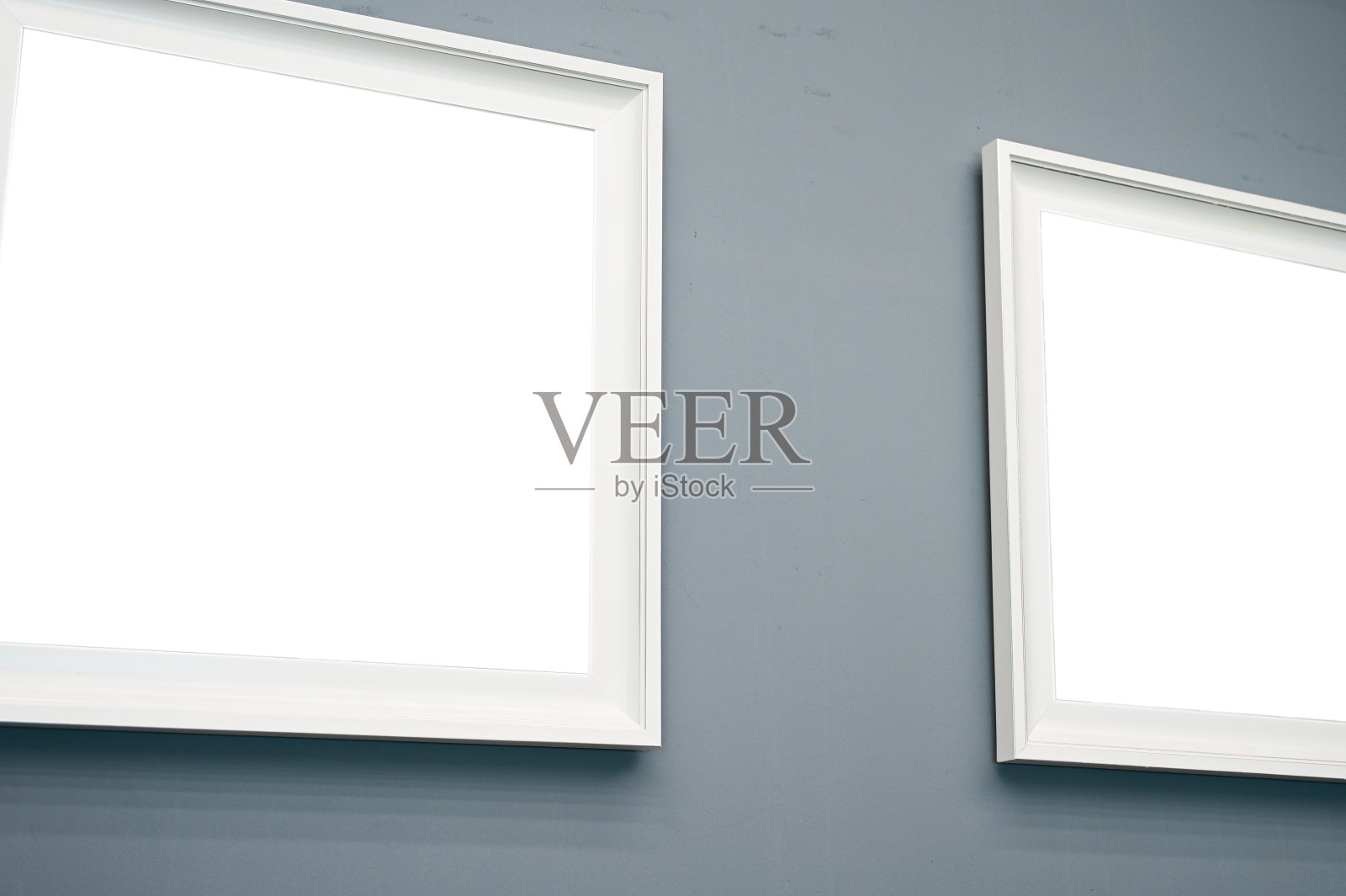 灰色墙上的相框用于室内设计照片摄影图片