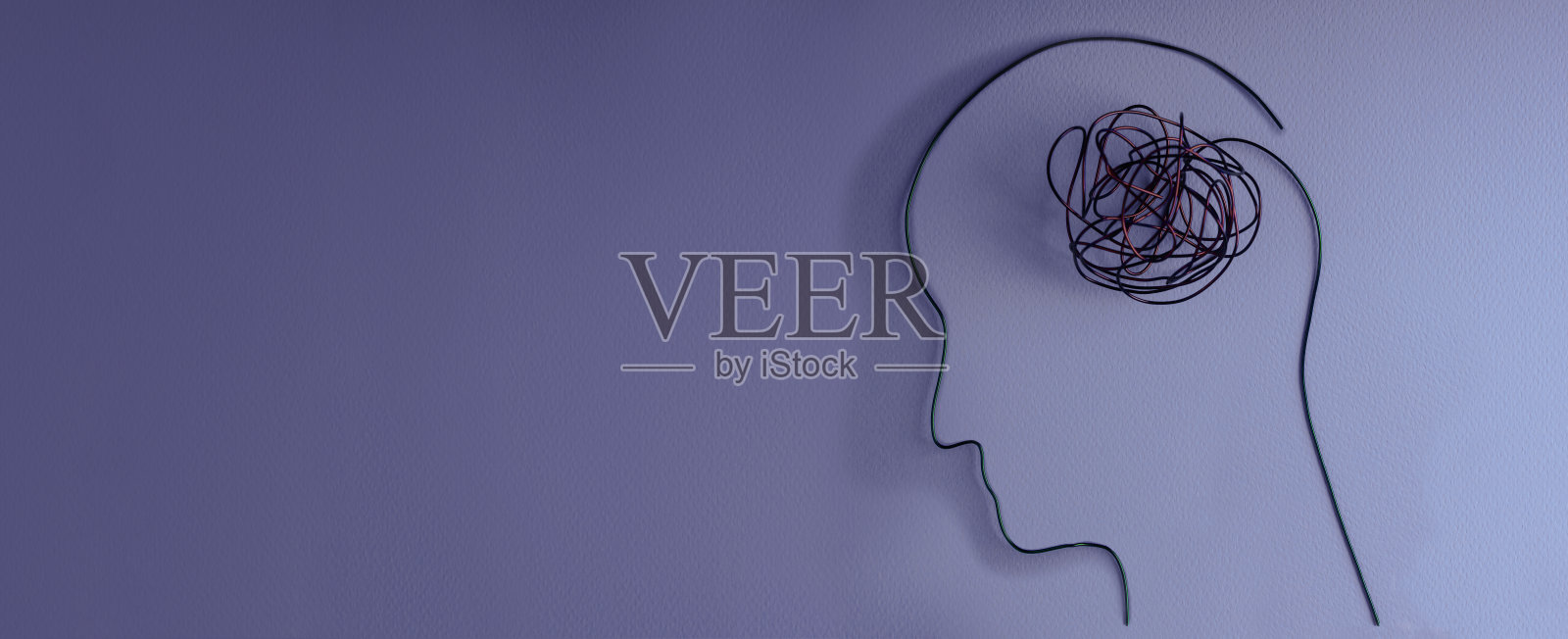 精神健康障碍概念：虚弱、压力大的人，负面情绪，大脑和精神中的沮丧。由杂乱的电线制成的人头和大脑，具有复制空间的俯视图照片摄影图片