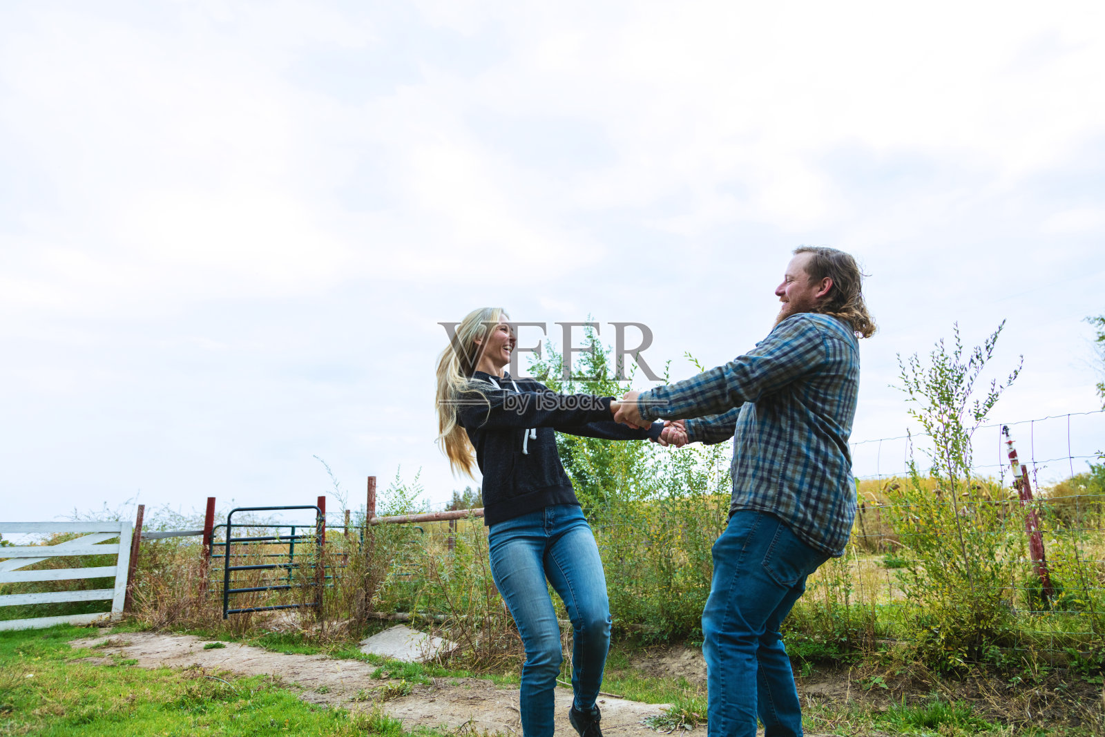 夫妇户外在美国西部农村农民广告农场农业牲畜和人照片系列照片摄影图片