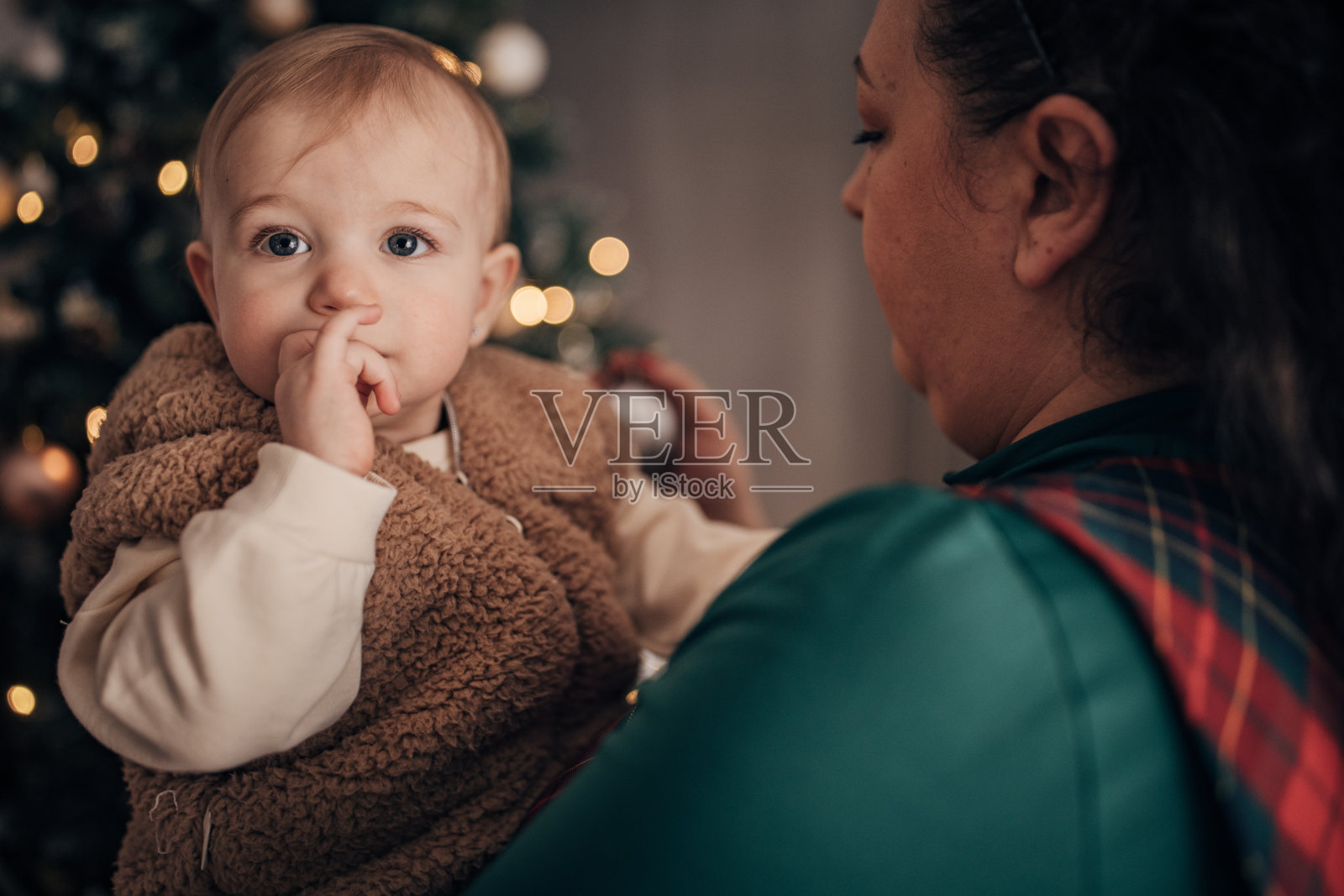在家里过圣诞节照片摄影图片