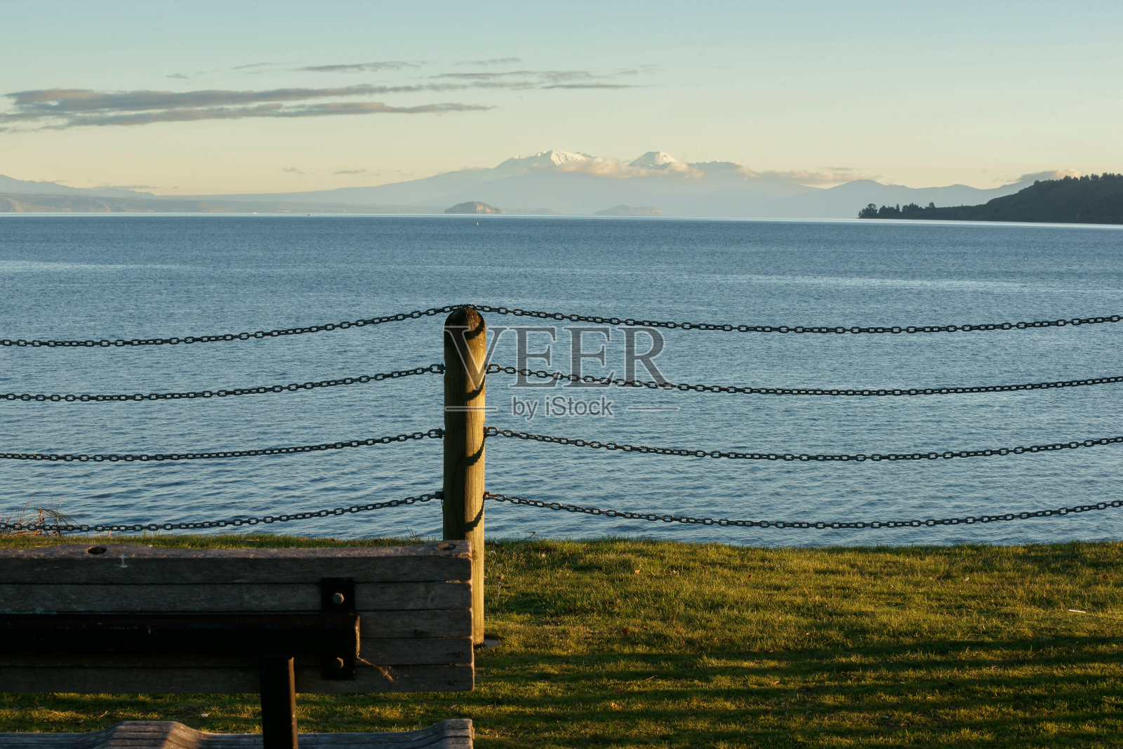 俯瞰陶波湖照片摄影图片