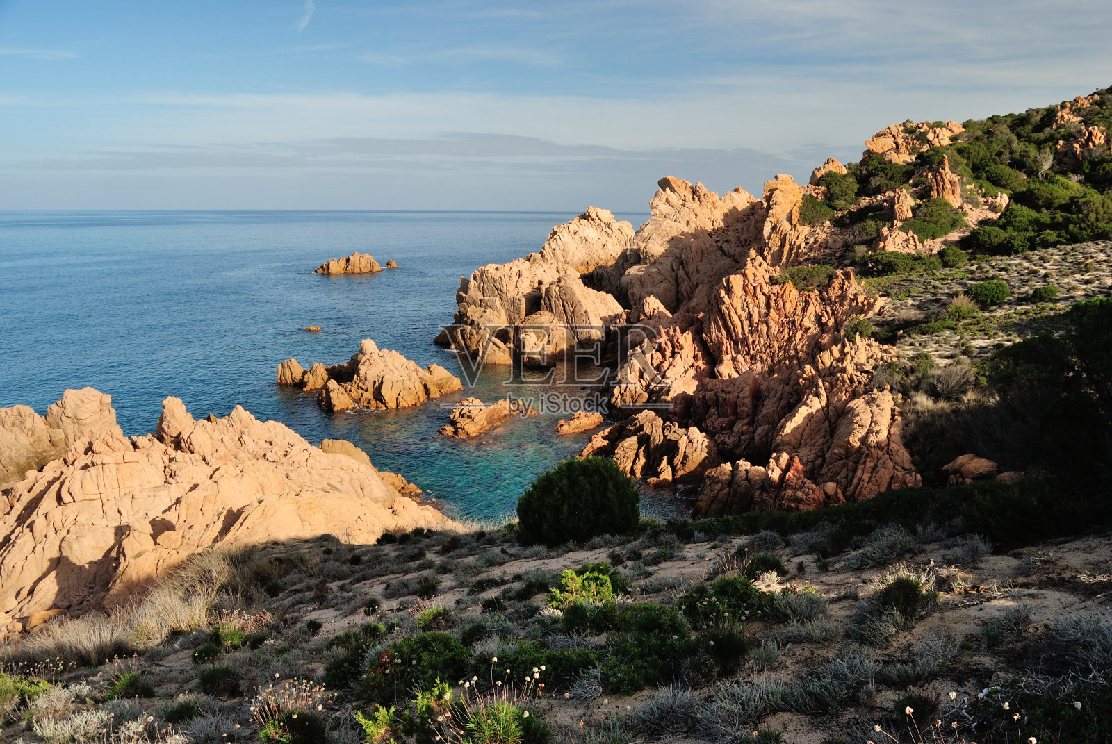 卡拉罗萨和卡拉廷纳里之间的海岸照片摄影图片