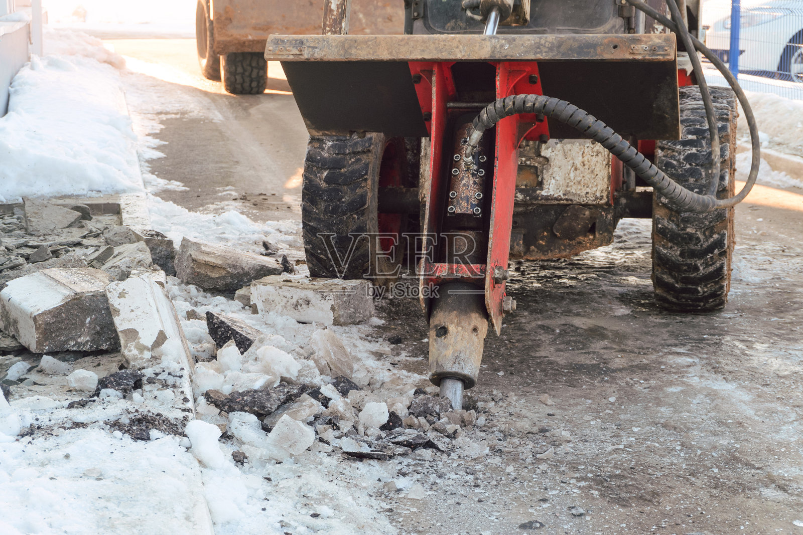 液压千斤顶锤破坏沥青和混凝土。液压附件设备。前视图。照片摄影图片