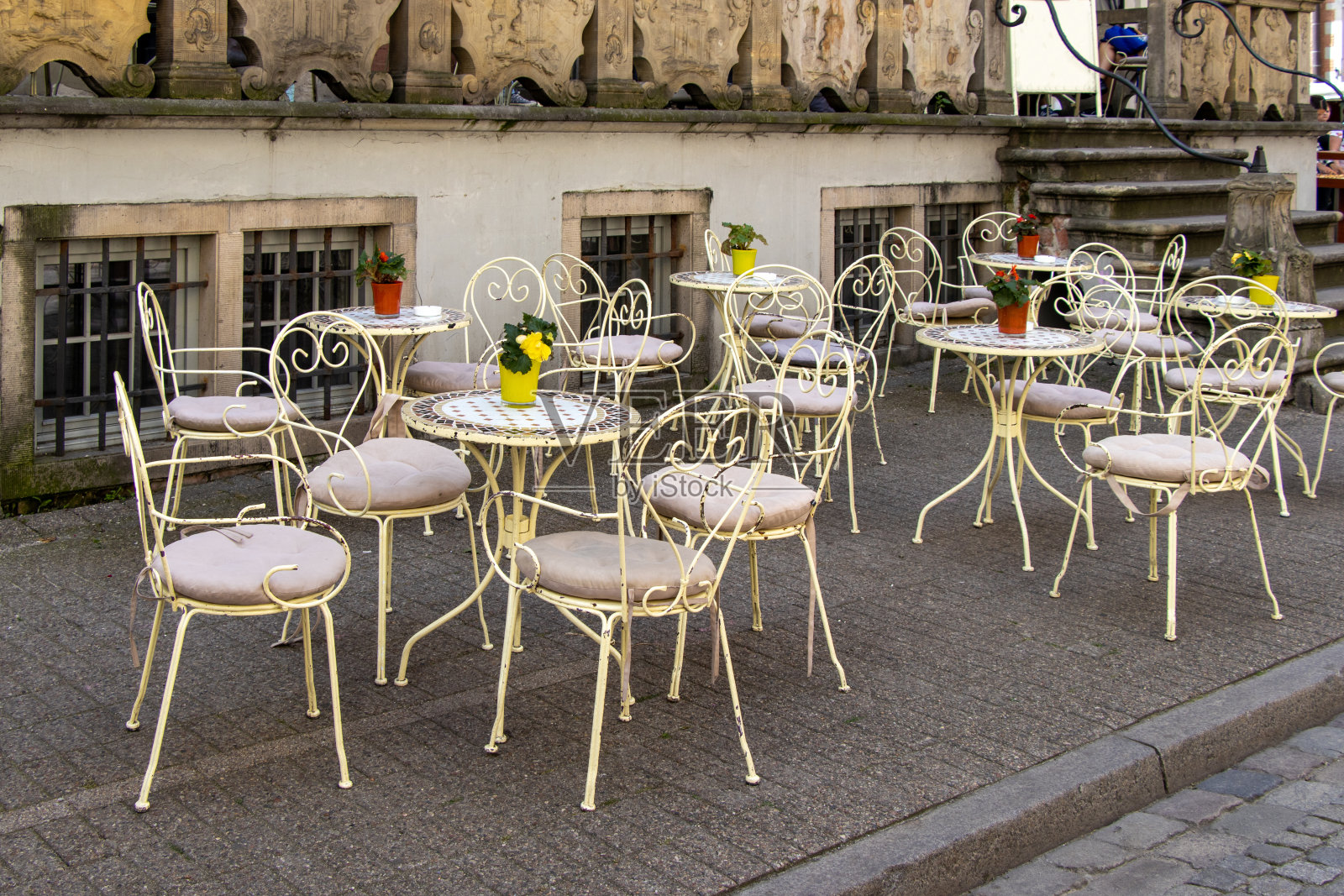 咖啡馆的室外花园照片摄影图片