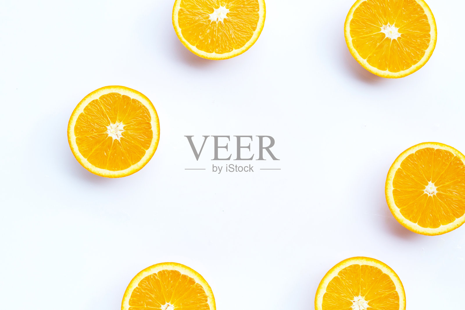 维生素C含量高，汁多味甜。白色的新鲜橙色水果。照片摄影图片