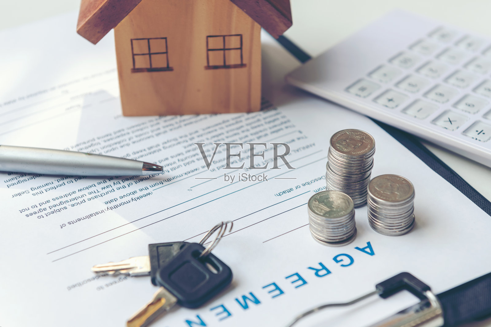 房地产投资者。退休后居住的投资之家。投资抵押基金融资和利率住房贷款，房地产和投资概念照片摄影图片