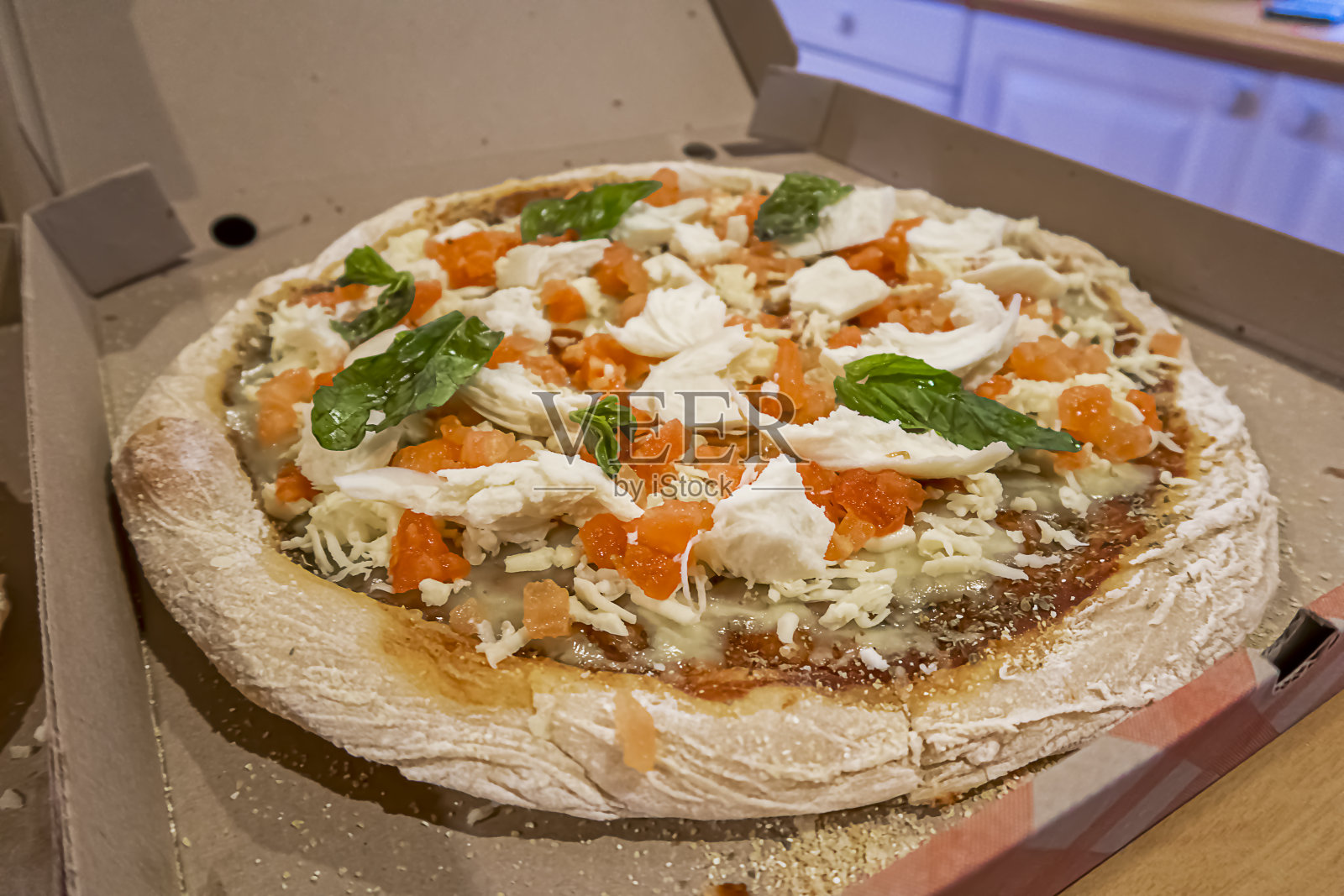 美味的玛格丽特披萨照片摄影图片