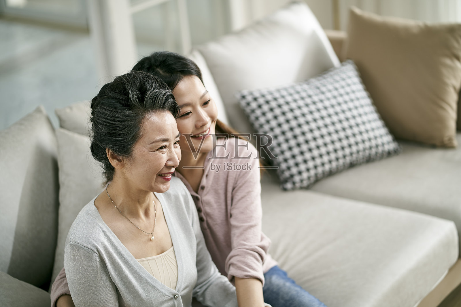 亚洲老年母亲和成年女儿的肖像照片摄影图片