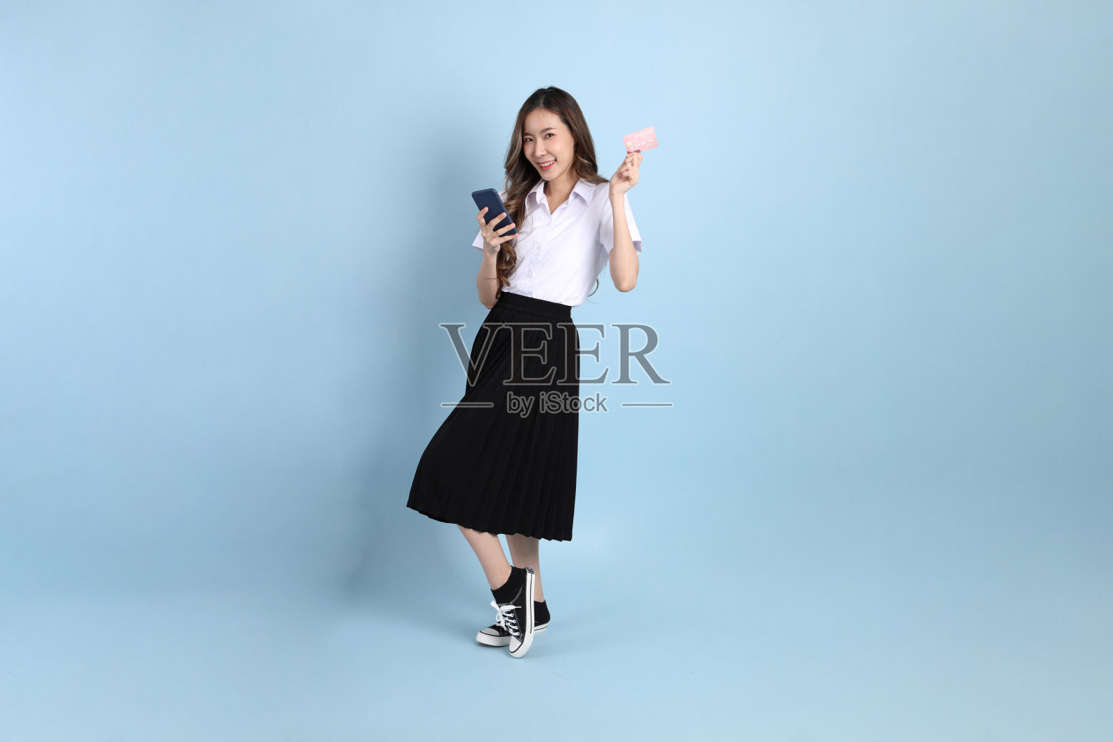 穿校服的女孩照片摄影图片