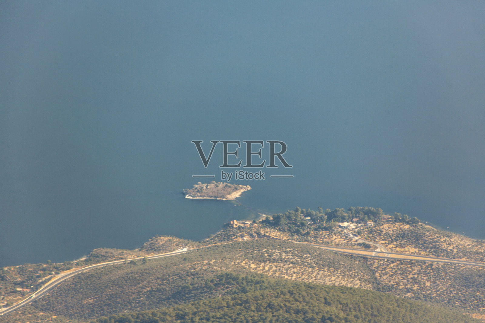 土耳其博德鲁姆穆格拉附近的古鲁克湾海岸鸟瞰图照片摄影图片