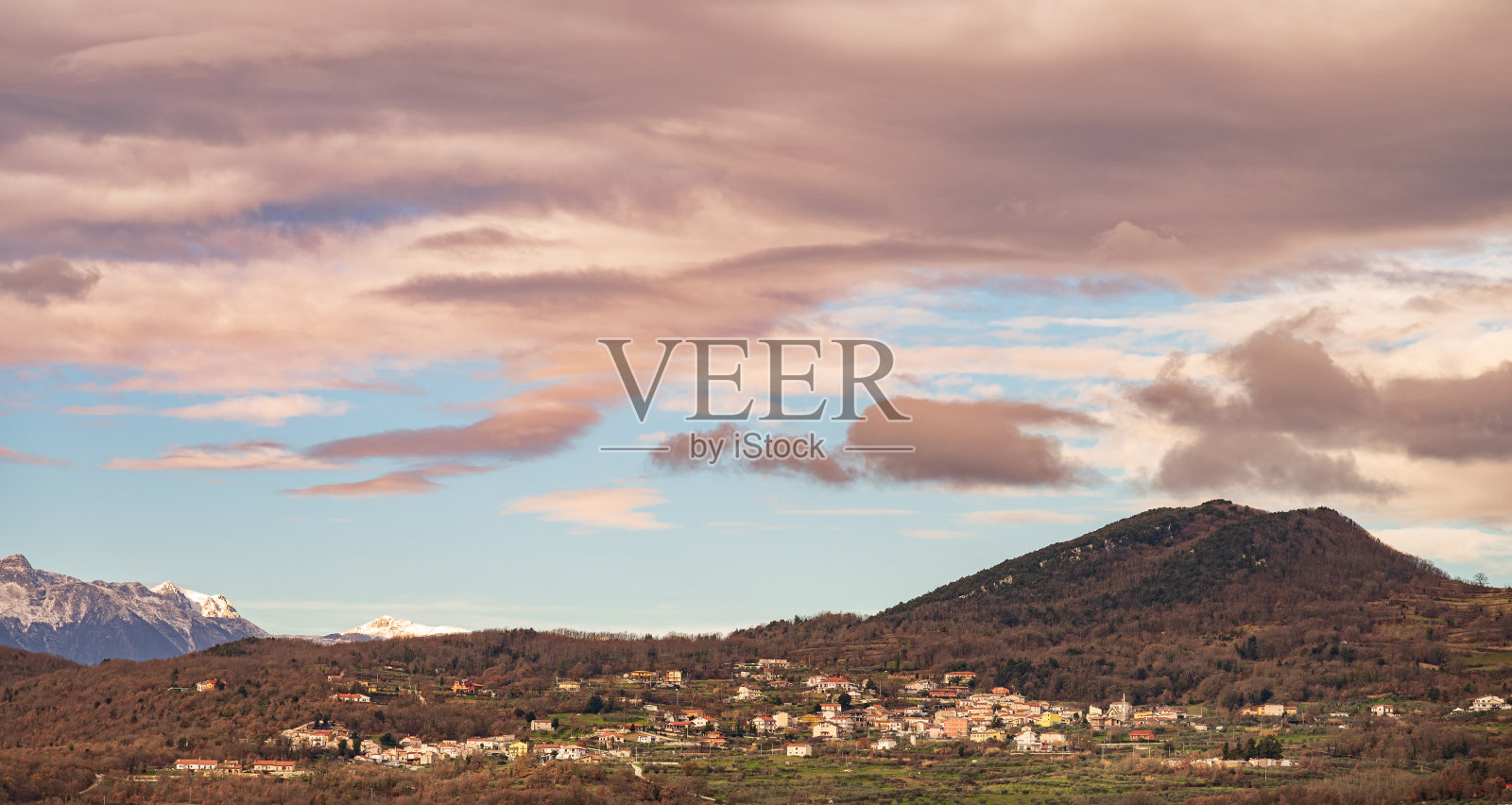 莫利塞意大利。壮观的冬季全景。照片摄影图片