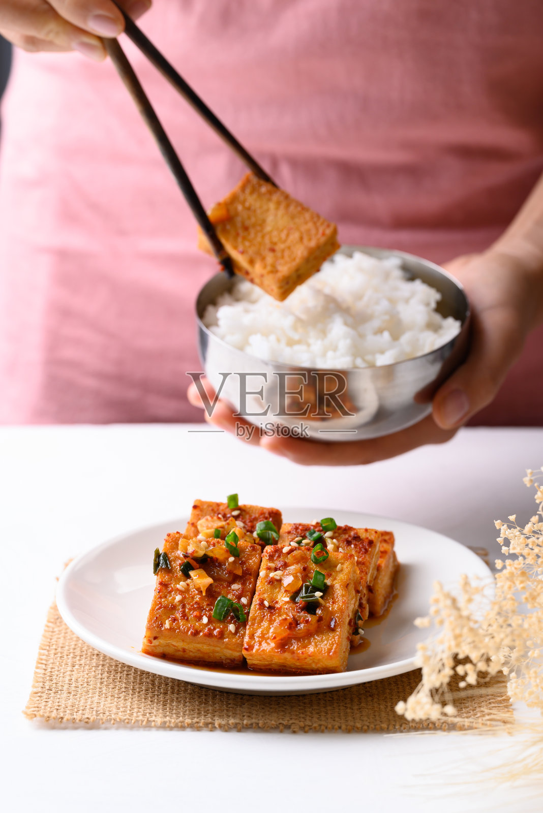 韩式配菜，辣豆腐配米饭吃照片摄影图片