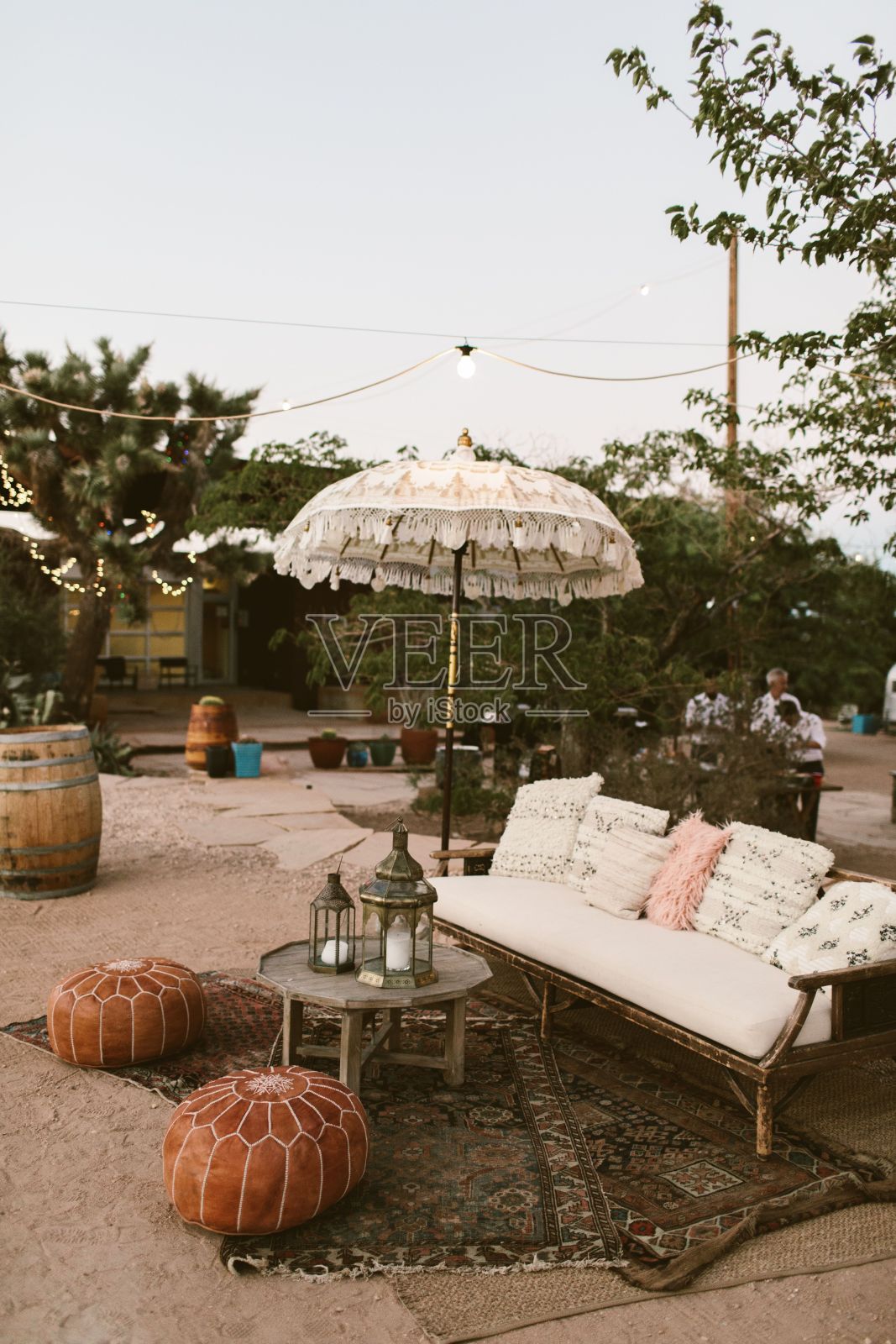 加利福尼亚约书亚树公园里美丽的现代婚礼装饰照片摄影图片