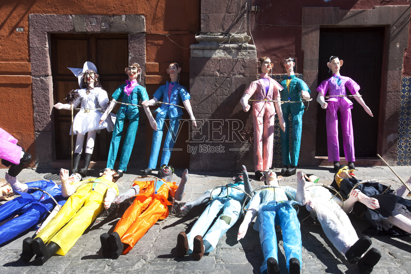 大型纸偶照片摄影图片