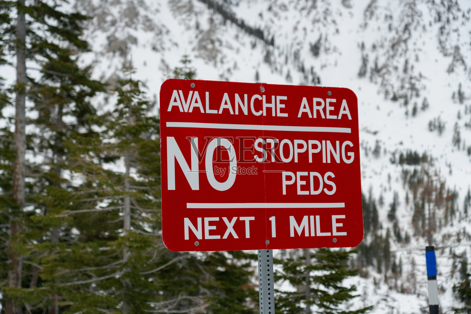 雪崩区没有停止标志照片摄影图片